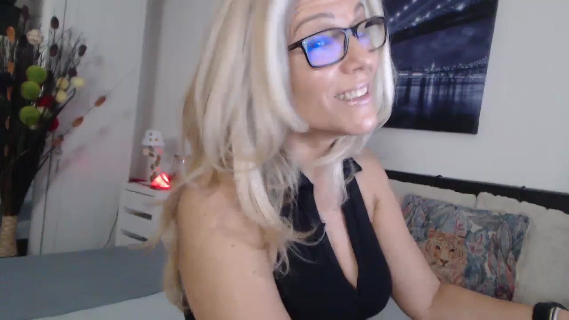 Gallery image thumbnail from Reeya71's myfreecams stream on, 10/25/2024, 04:49 image 4 of 20