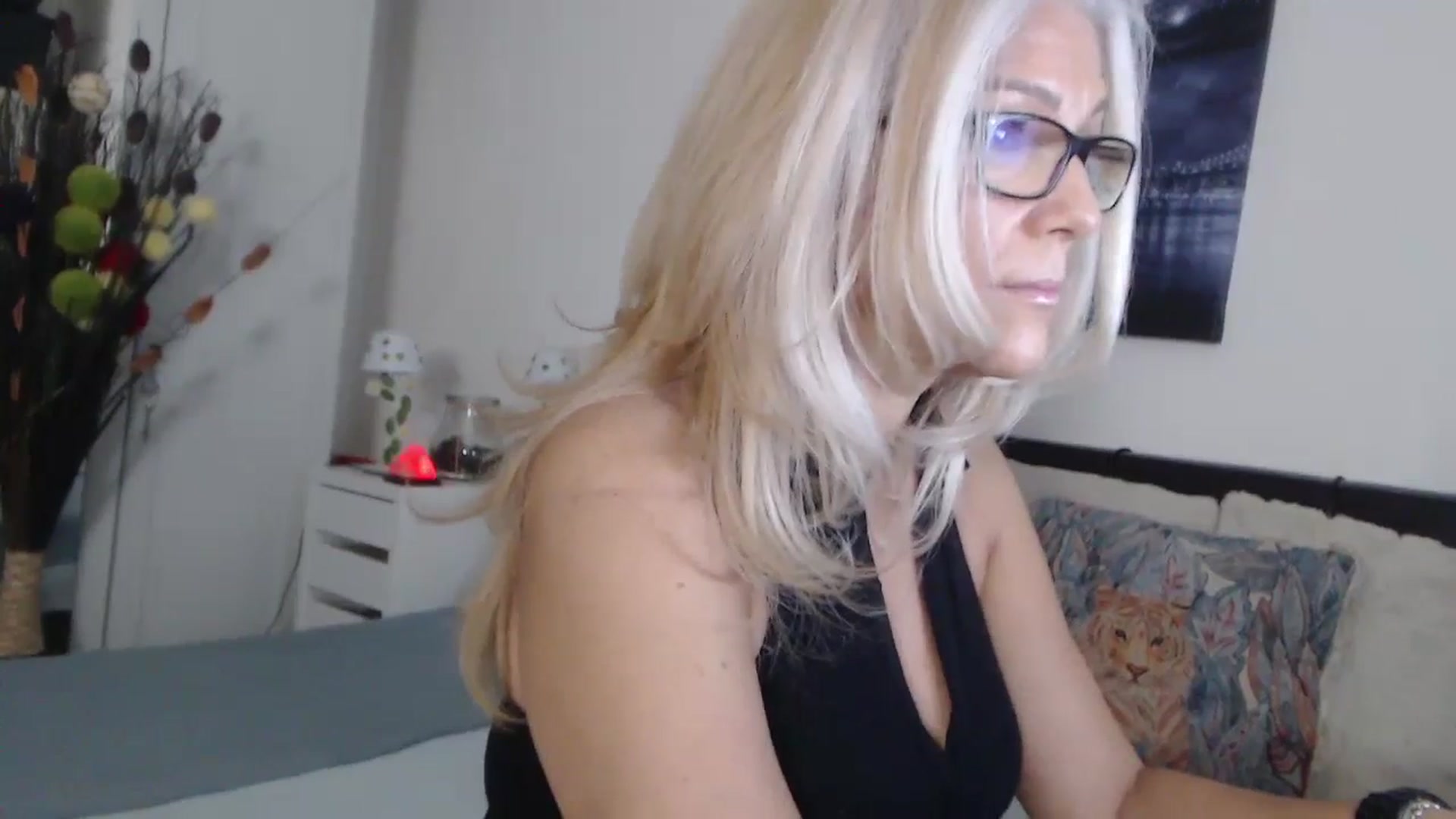 Gallery image thumbnail from Reeya71's myfreecams stream on, 10/25/2024, 04:49 image 3 of 20