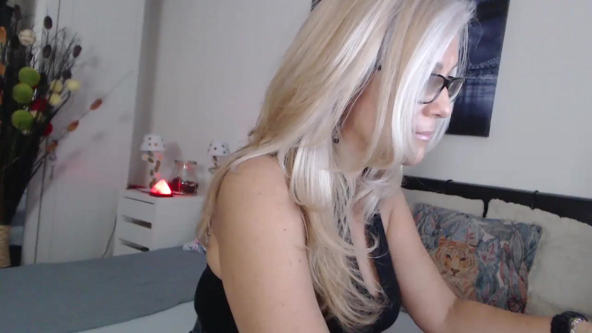 Gallery image thumbnail from Reeya71's myfreecams stream on, 10/25/2024, 04:49 image 15 of 20