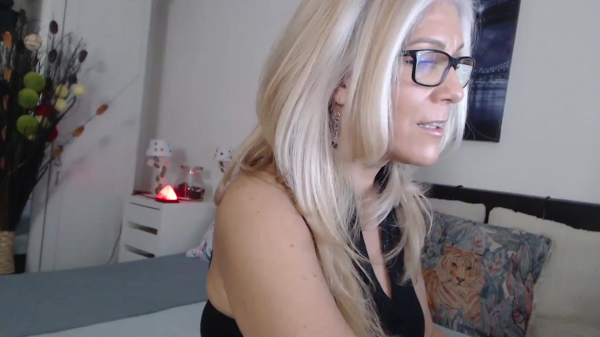 Gallery image thumbnail from Reeya71's myfreecams stream on, 10/25/2024, 05:30 image 3 of 20