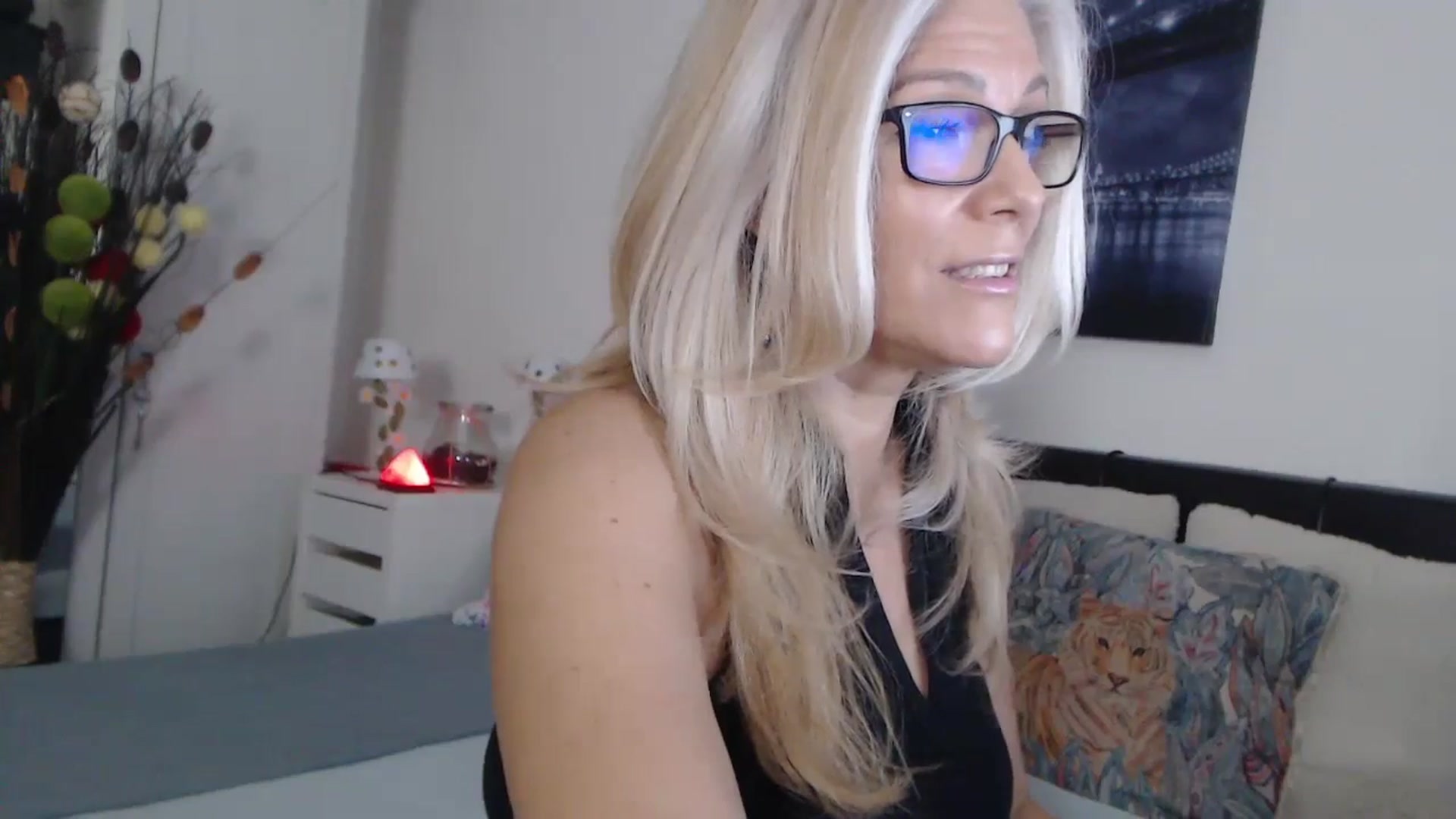 Gallery image thumbnail from Reeya71's myfreecams stream on, 10/25/2024, 05:30 image 13 of 20