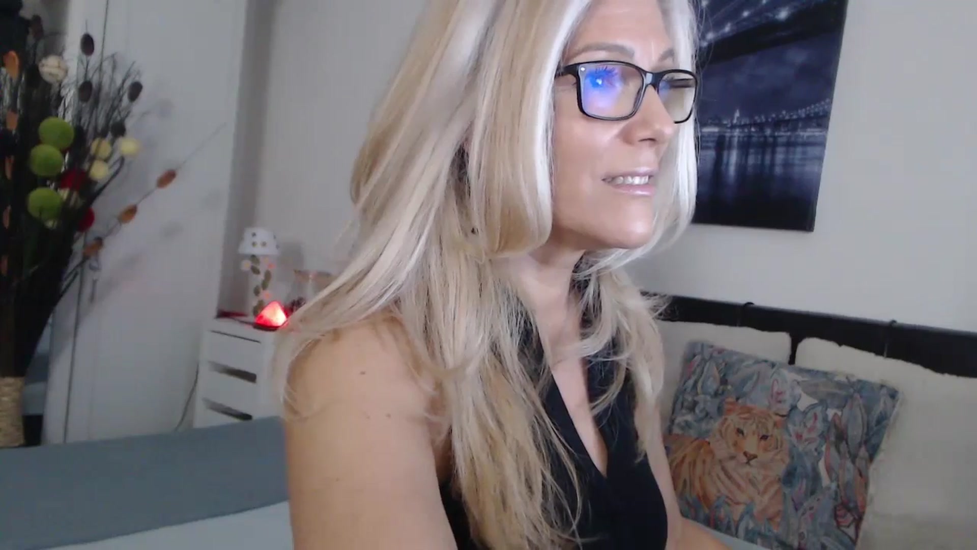 Gallery image thumbnail from Reeya71's myfreecams stream on, 10/25/2024, 05:30 image 17 of 20