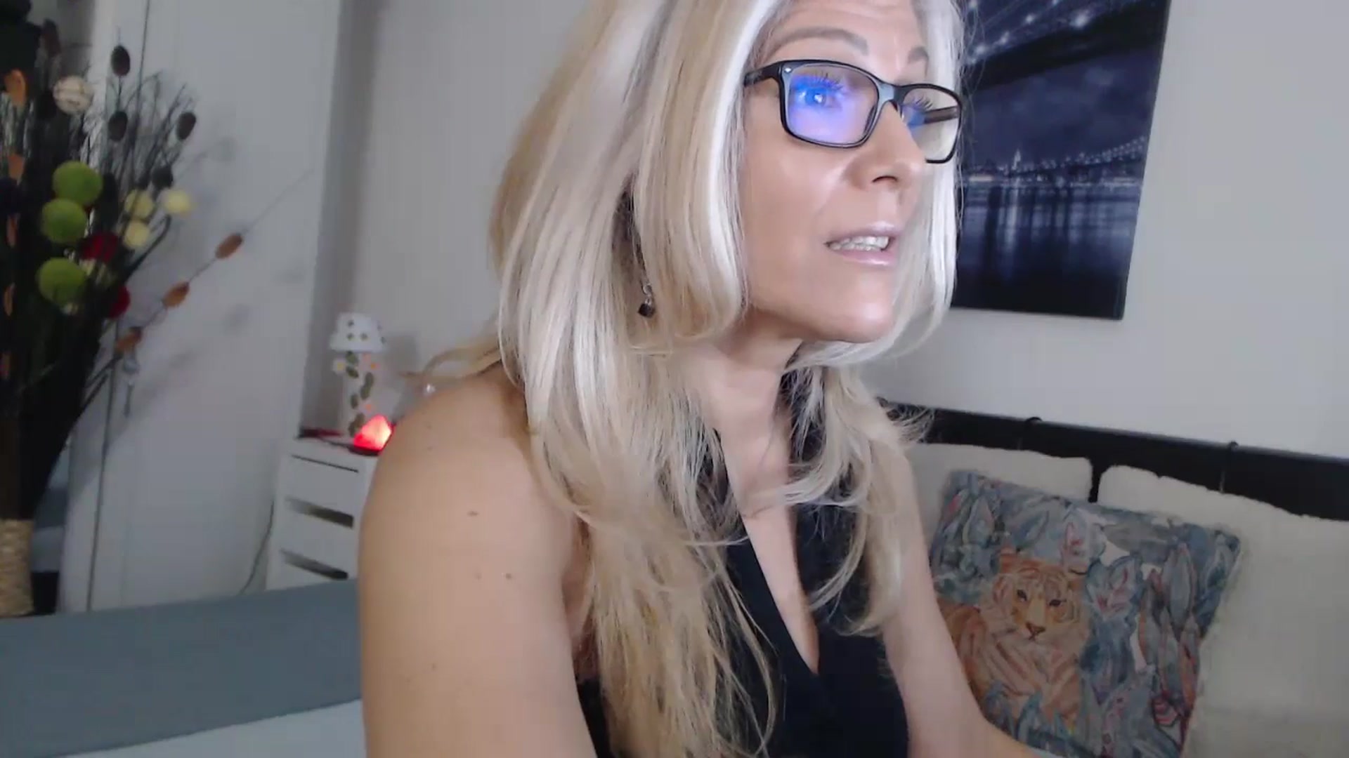 Gallery image thumbnail from Reeya71's myfreecams stream on, 10/25/2024, 05:30 image 14 of 20