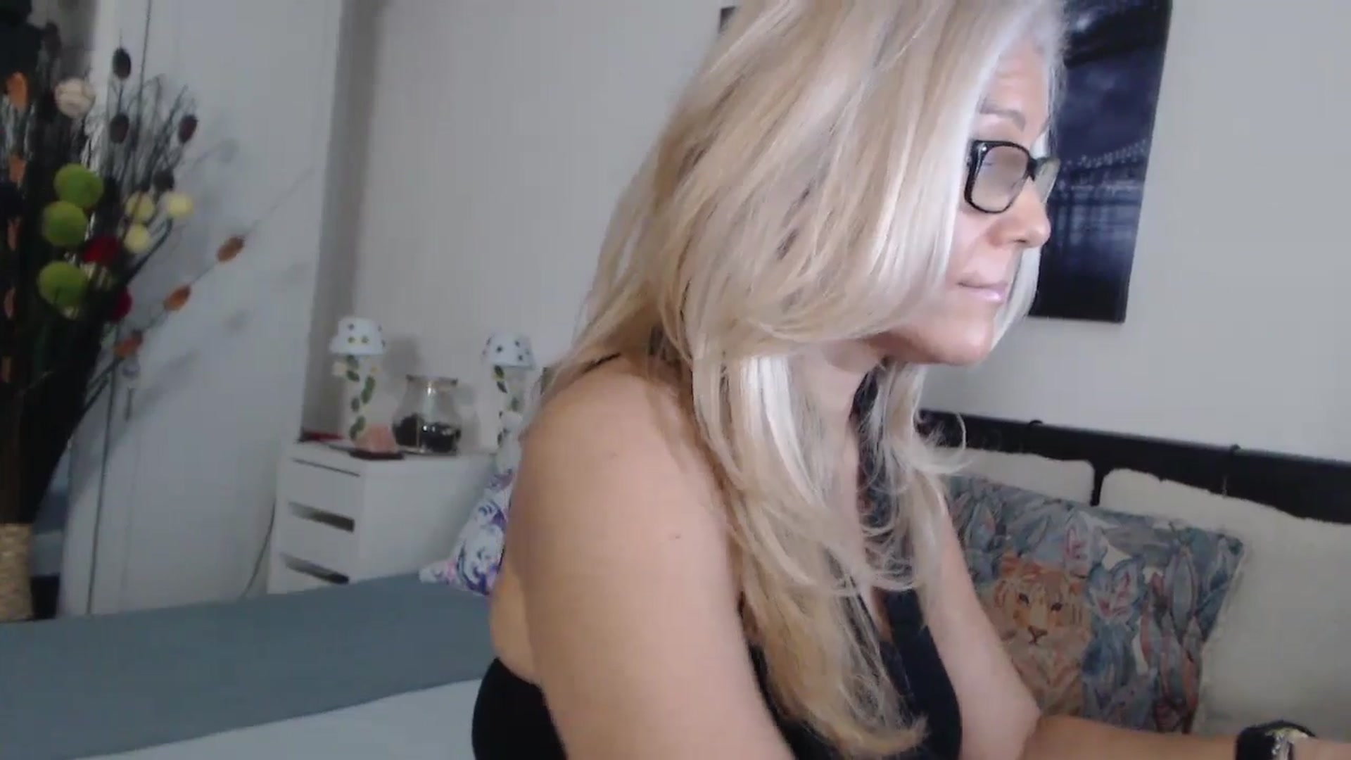 Gallery image thumbnail from Reeya71's myfreecams stream on, 10/25/2024, 05:30 image 18 of 20