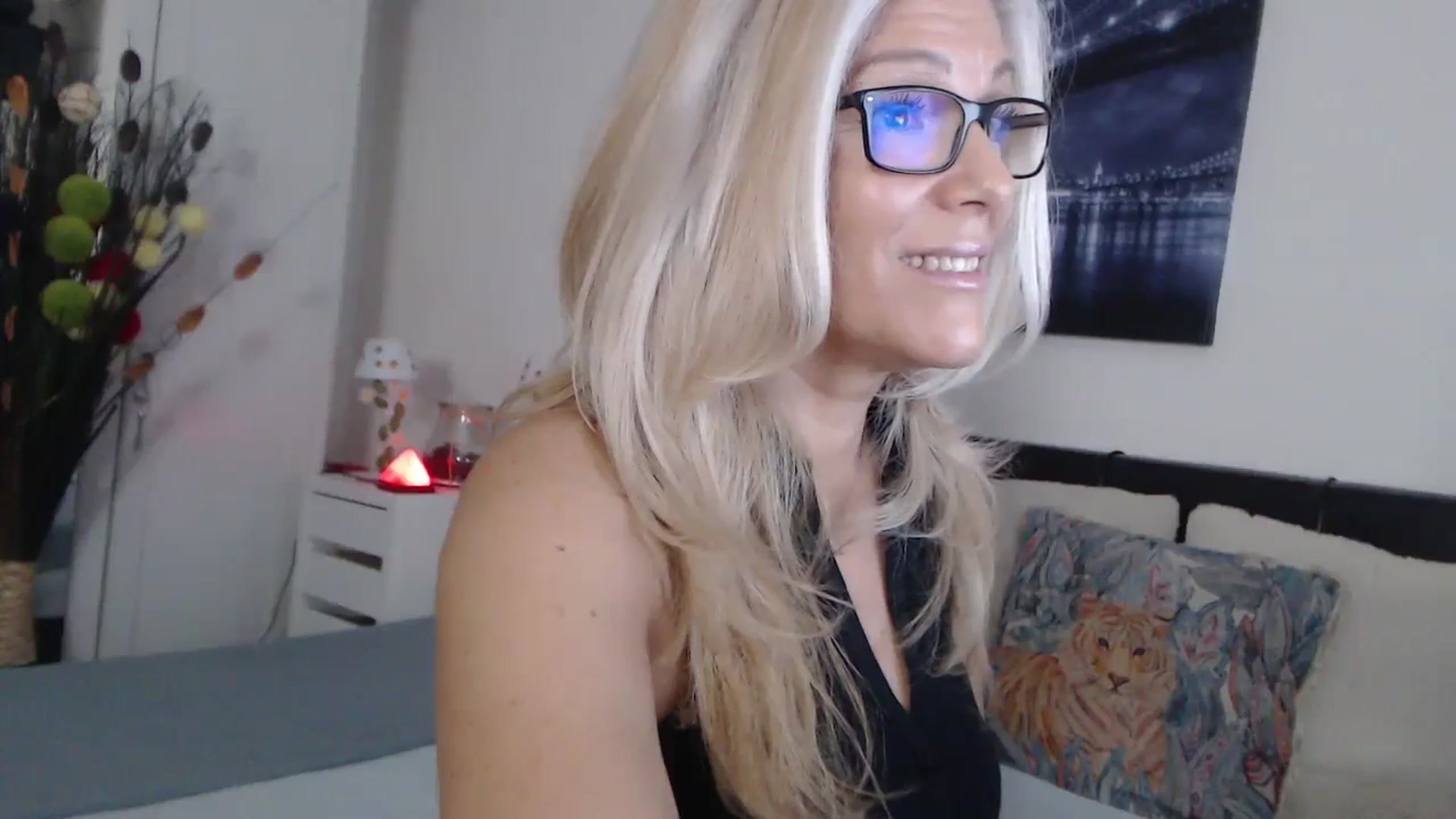 Gallery image thumbnail from Reeya71's myfreecams stream on, 10/25/2024, 05:30 image 15 of 20