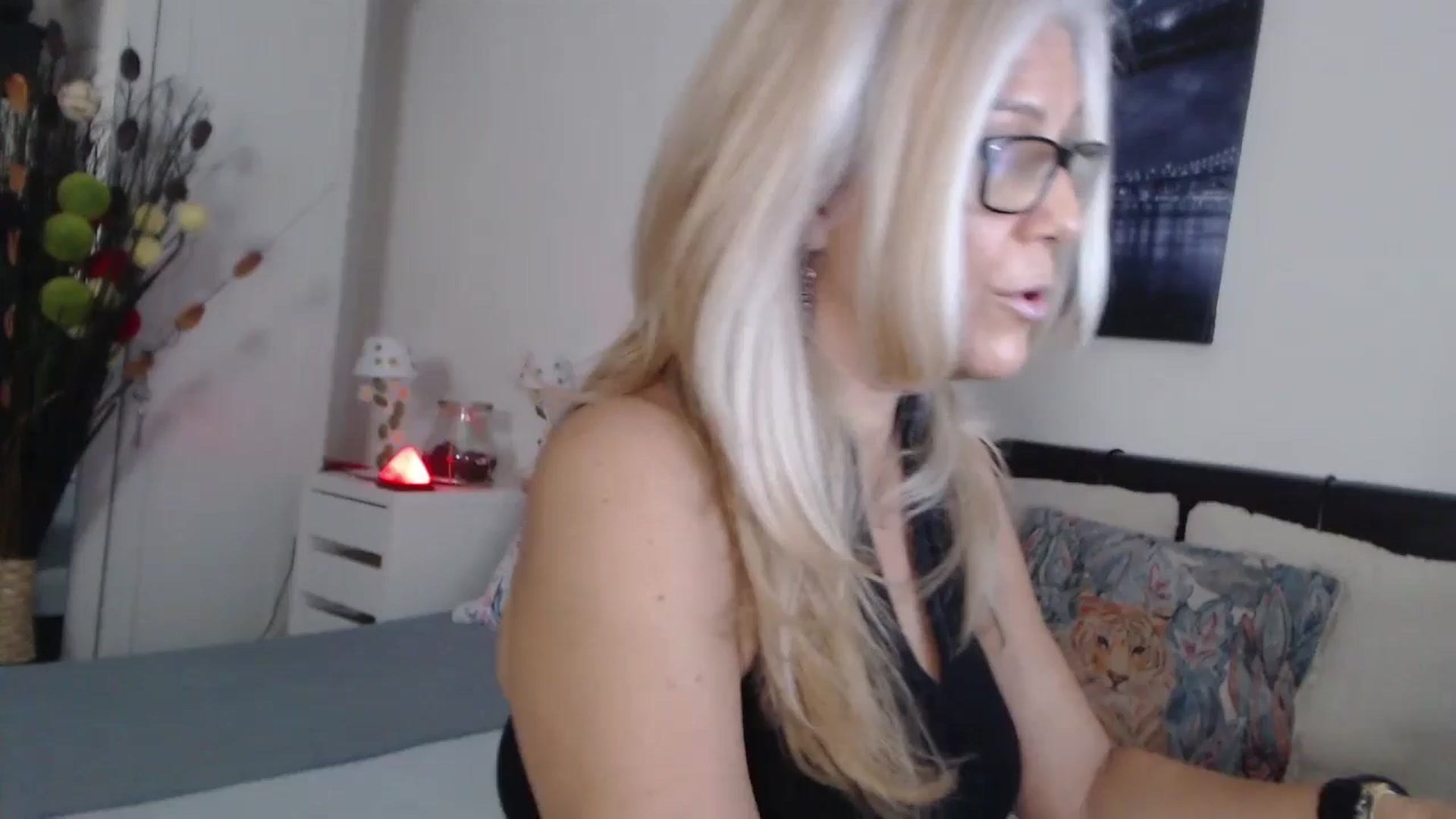 Gallery image thumbnail from Reeya71's myfreecams stream on, 10/25/2024, 05:30 image 8 of 20