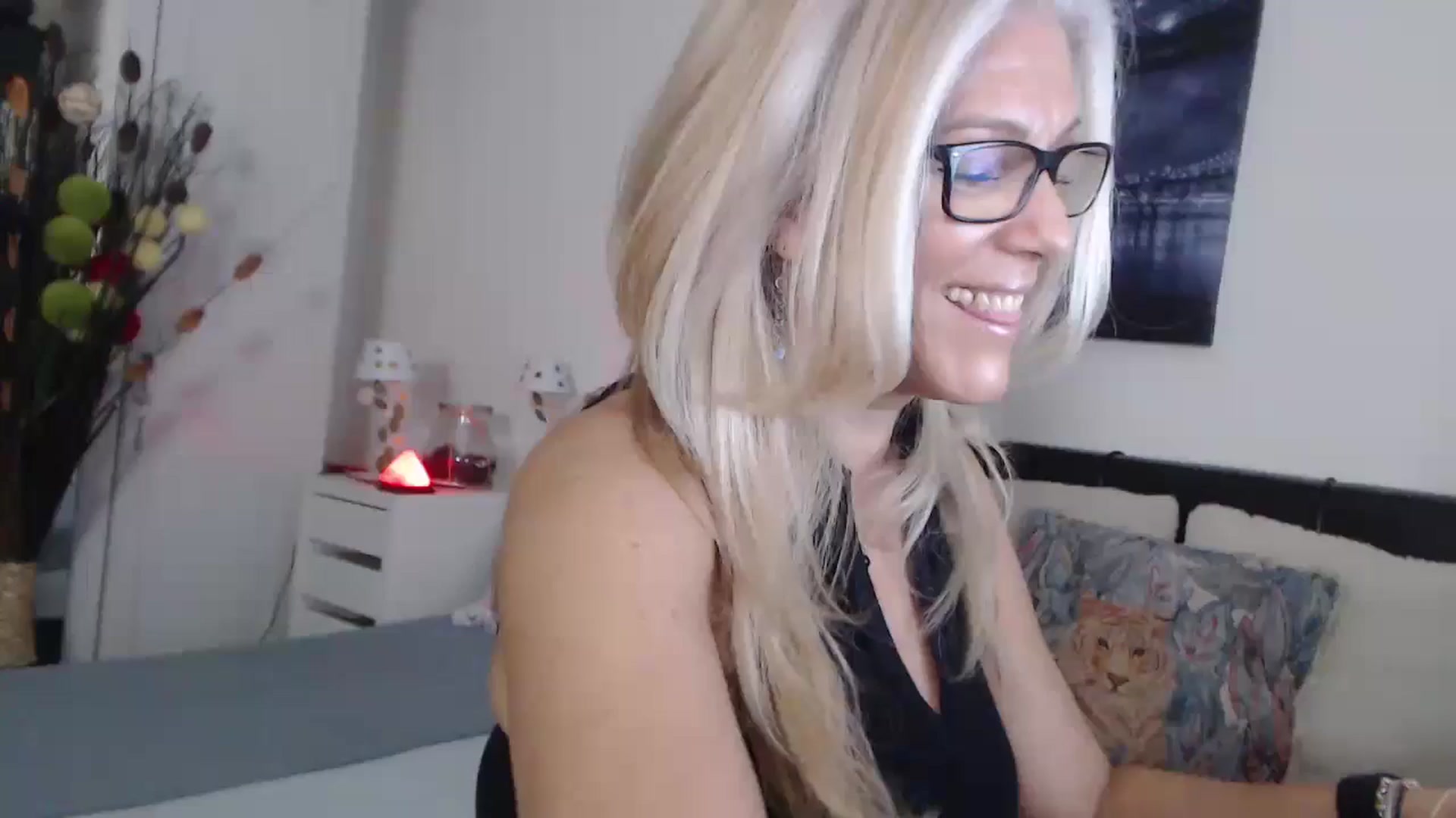 Gallery image thumbnail from Reeya71's myfreecams stream on, 10/25/2024, 05:30 image 1 of 20