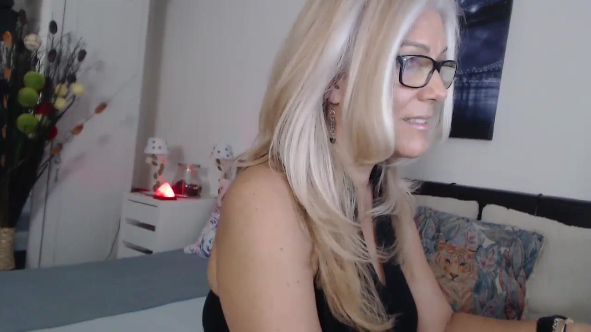 Gallery image thumbnail from Reeya71's myfreecams stream on, 10/25/2024, 05:30 image 16 of 20