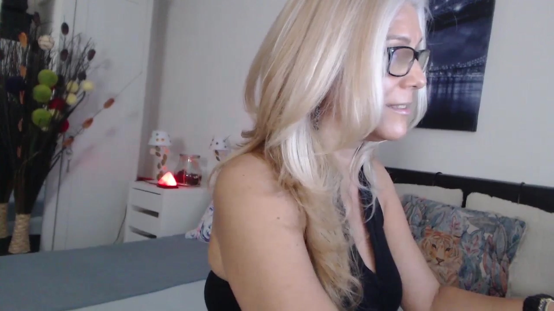 Gallery image thumbnail from Reeya71's myfreecams stream on, 10/25/2024, 06:21 image 13 of 20