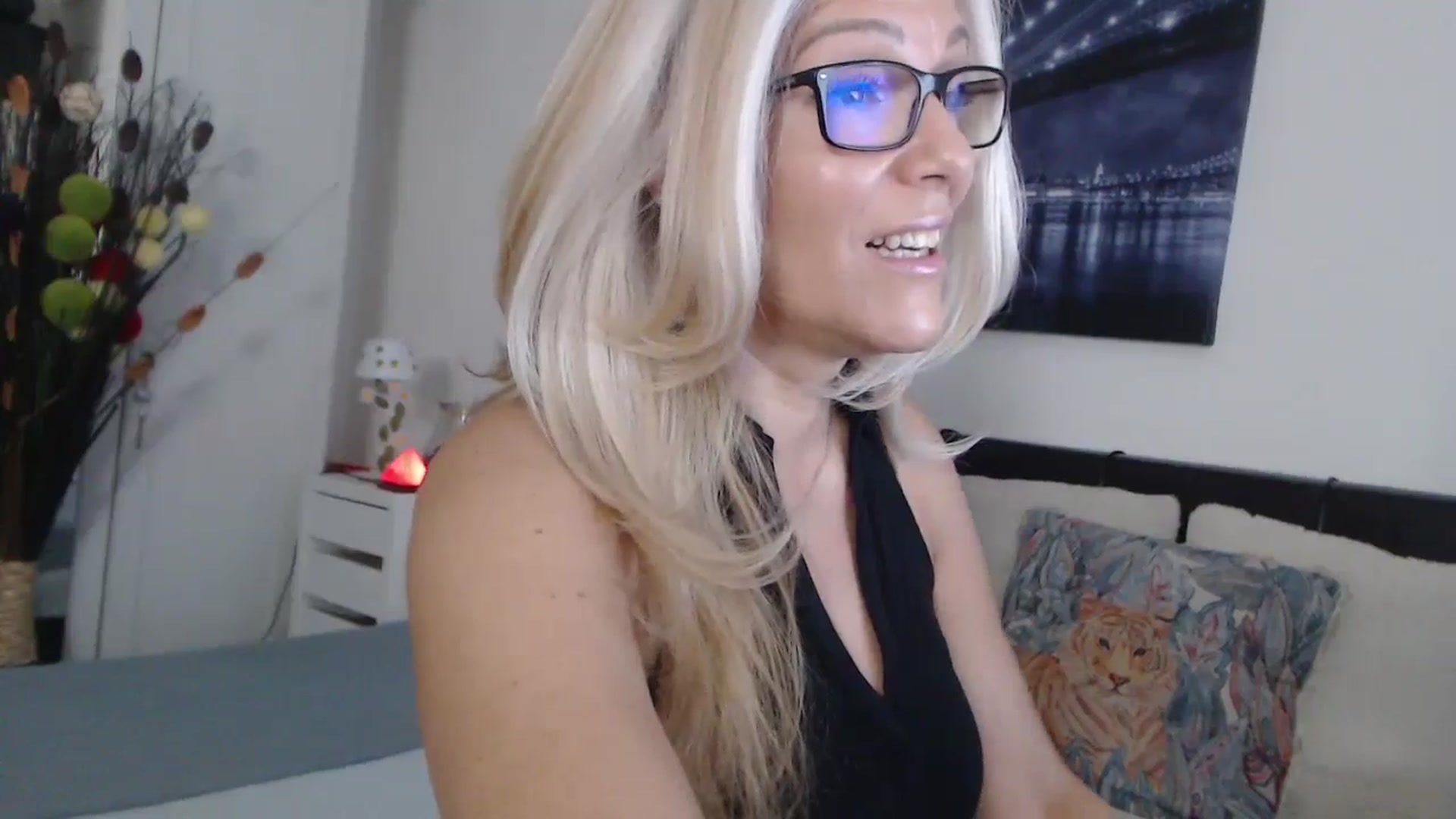Gallery image thumbnail from Reeya71's myfreecams stream on, 10/25/2024, 06:21 image 4 of 20