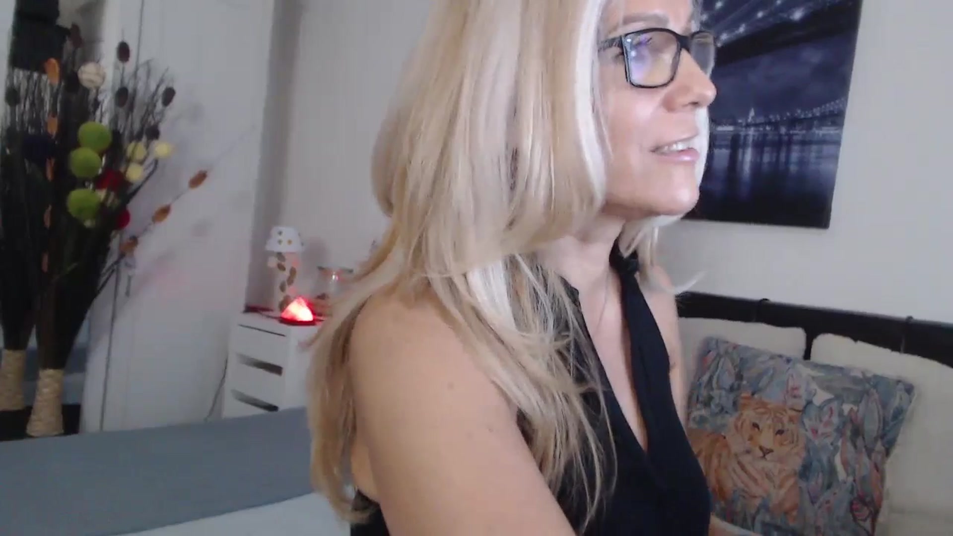 Gallery image thumbnail from Reeya71's myfreecams stream on, 10/25/2024, 06:21 image 8 of 20
