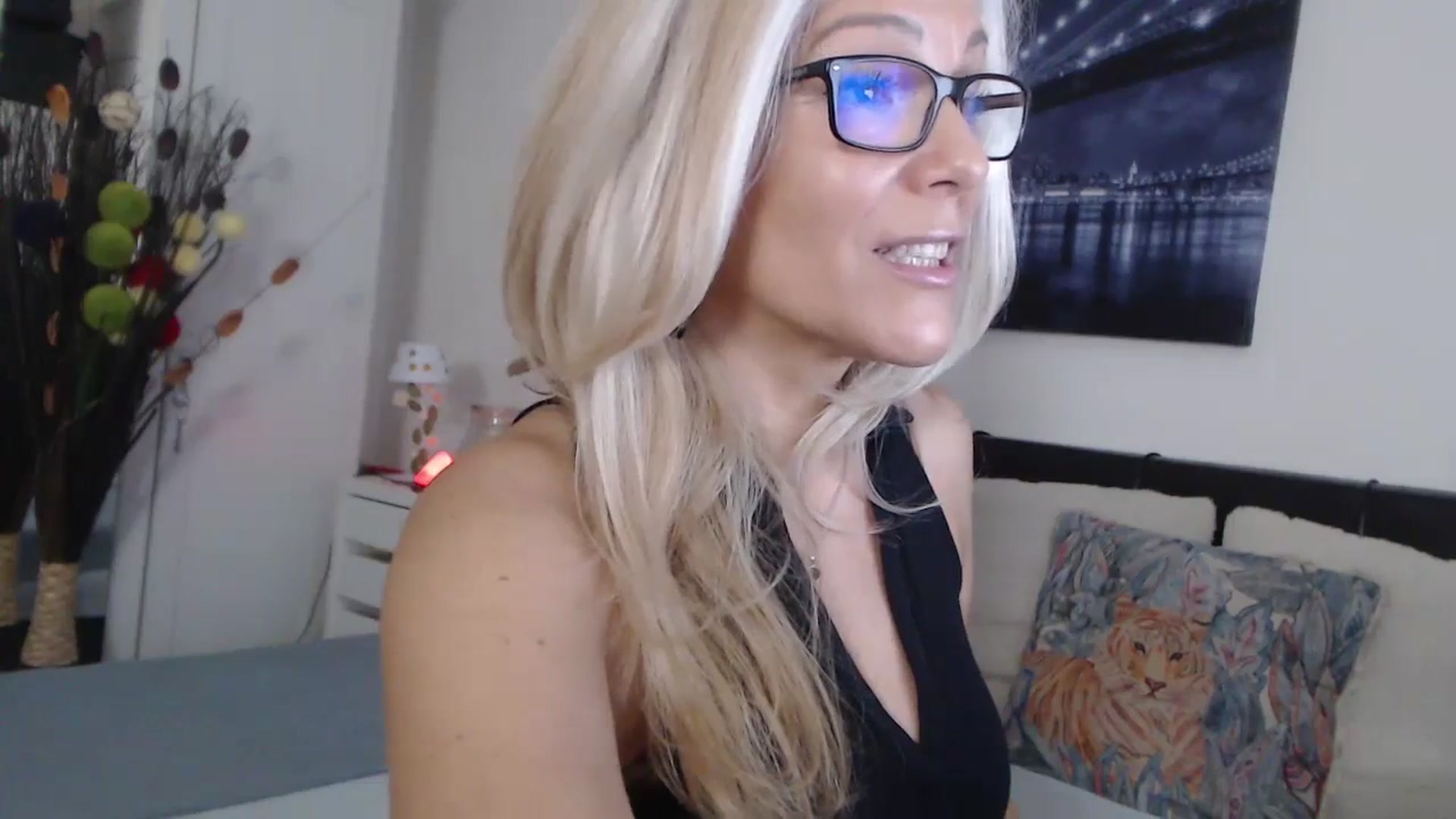Gallery image thumbnail from Reeya71's myfreecams stream on, 10/25/2024, 06:21 image 11 of 20