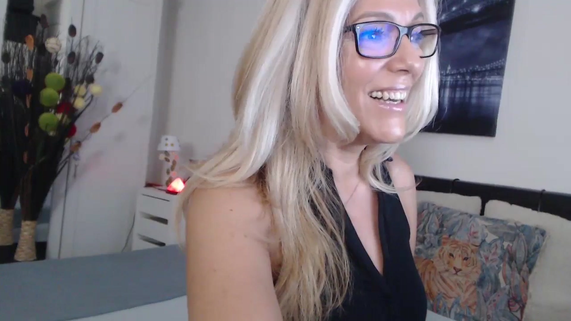 Gallery image thumbnail from Reeya71's myfreecams stream on, 10/25/2024, 06:21 image 5 of 20
