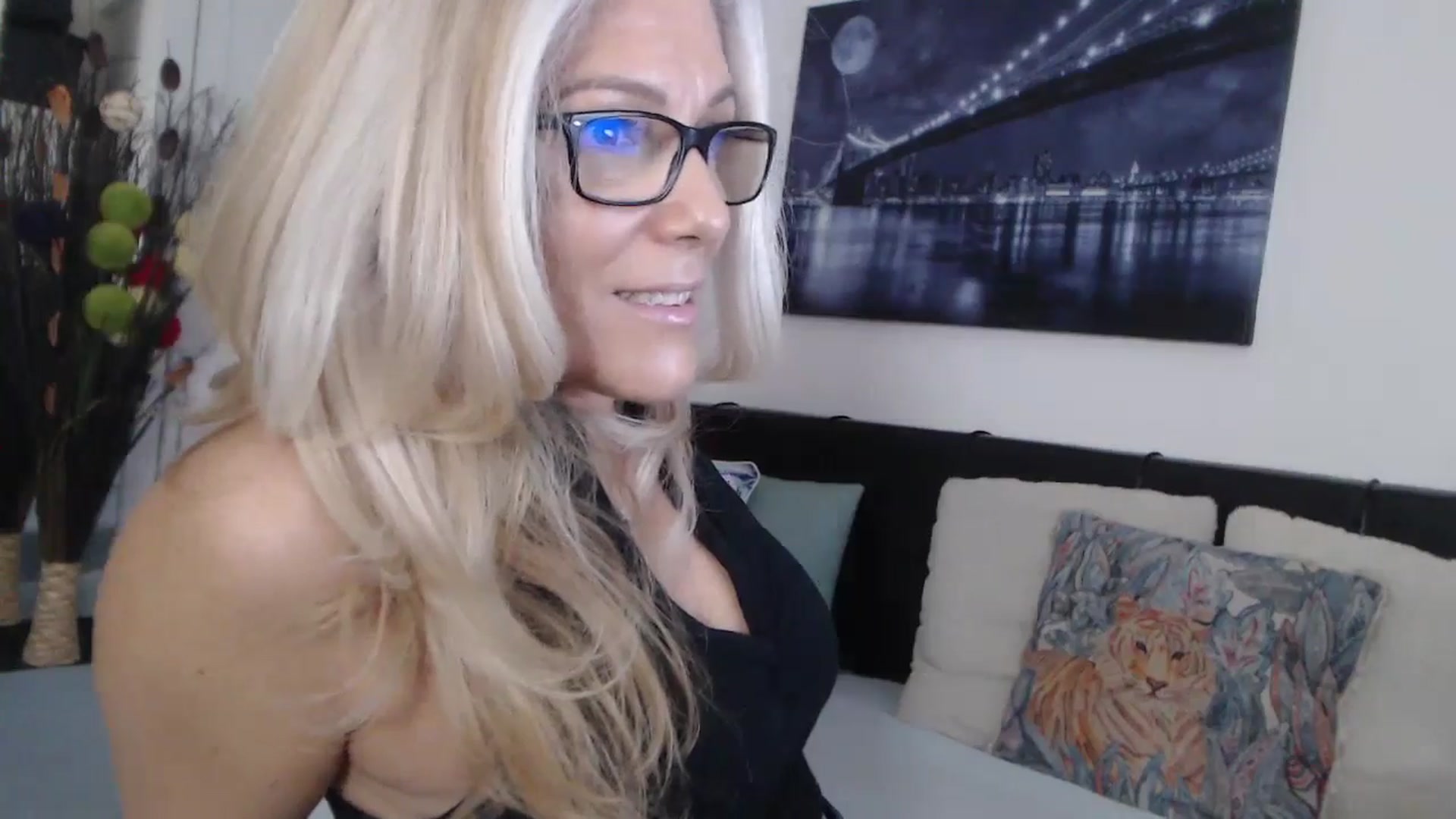 Gallery image thumbnail from Reeya71's myfreecams stream on, 10/25/2024, 06:21 image 15 of 20