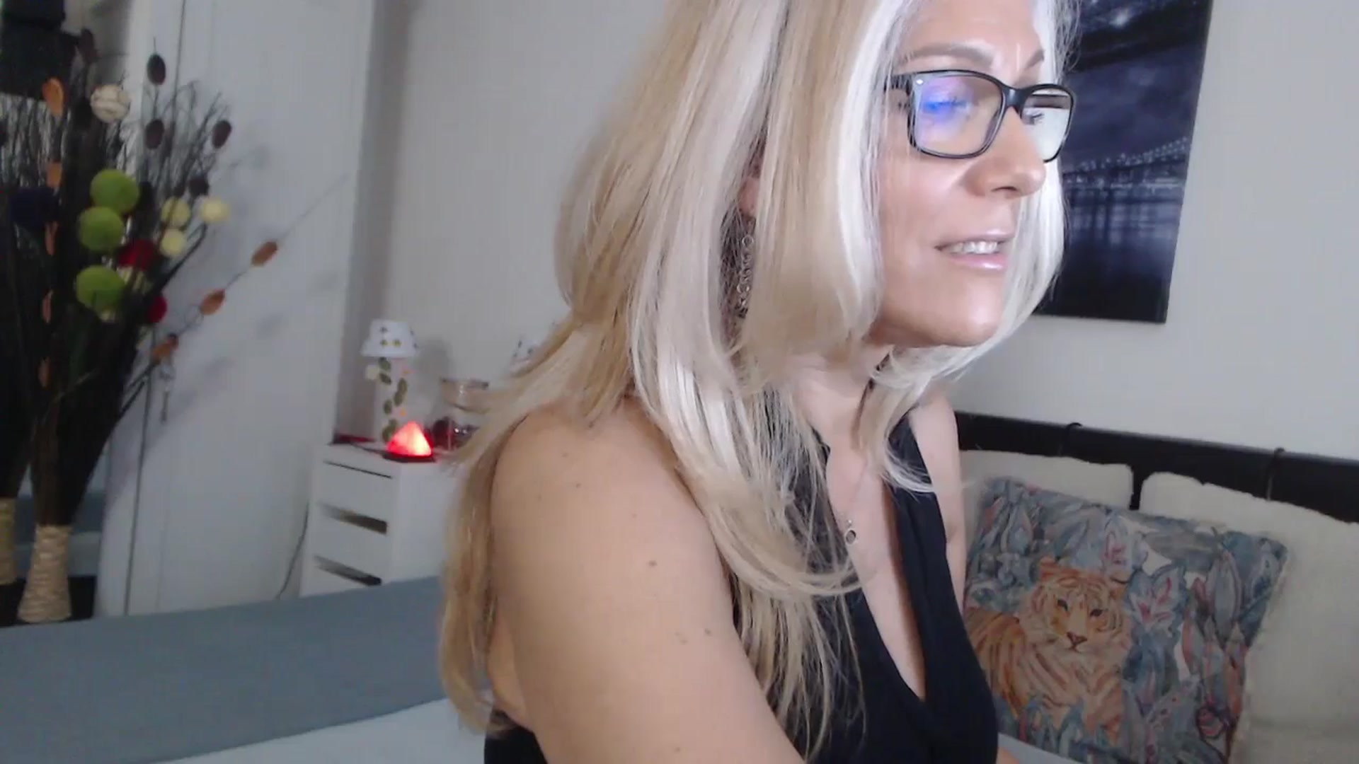 Gallery image thumbnail from Reeya71's myfreecams stream on, 10/25/2024, 06:21 image 9 of 20