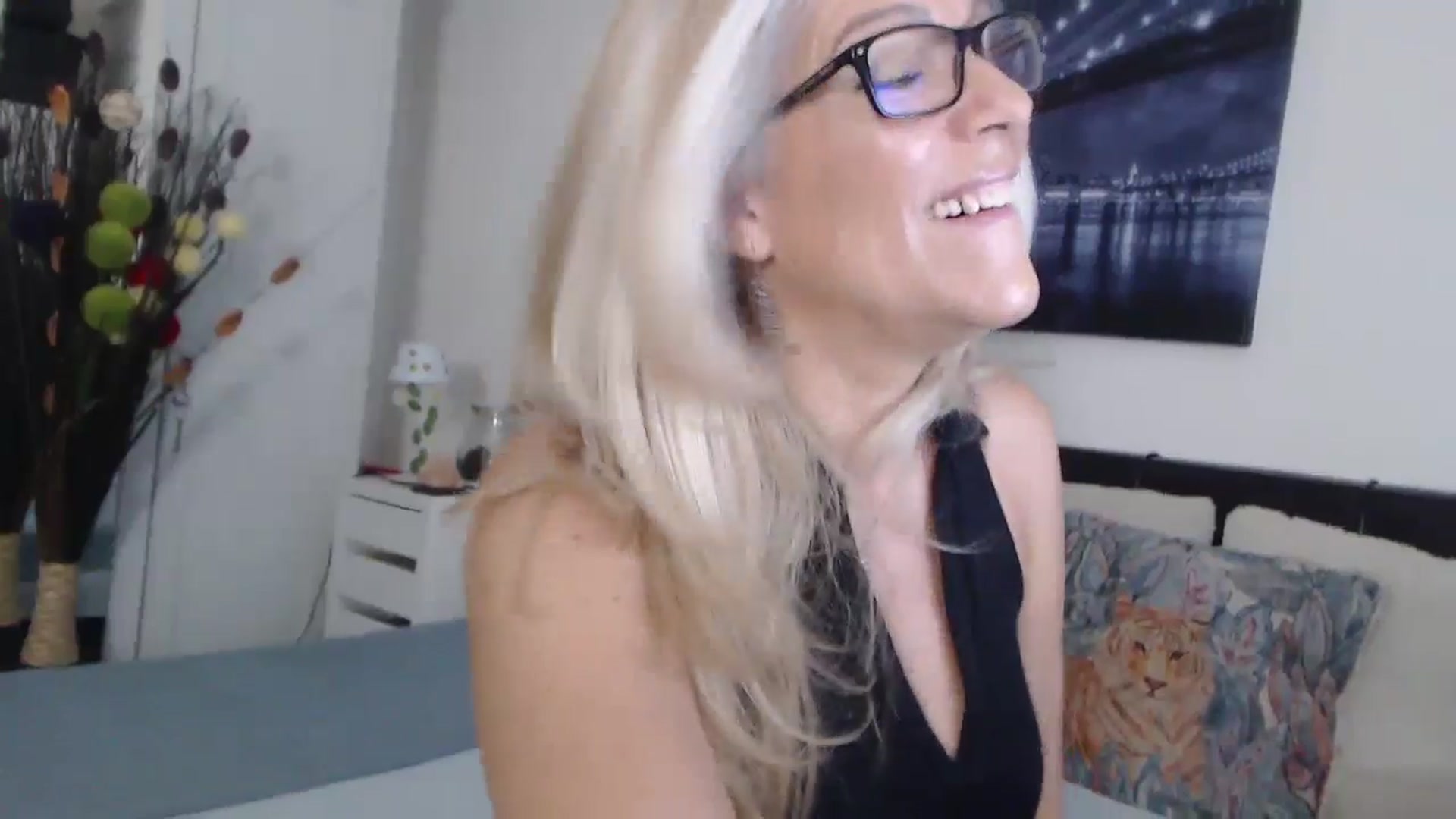 Gallery image thumbnail from Reeya71's myfreecams stream on, 10/25/2024, 06:21 image 12 of 20