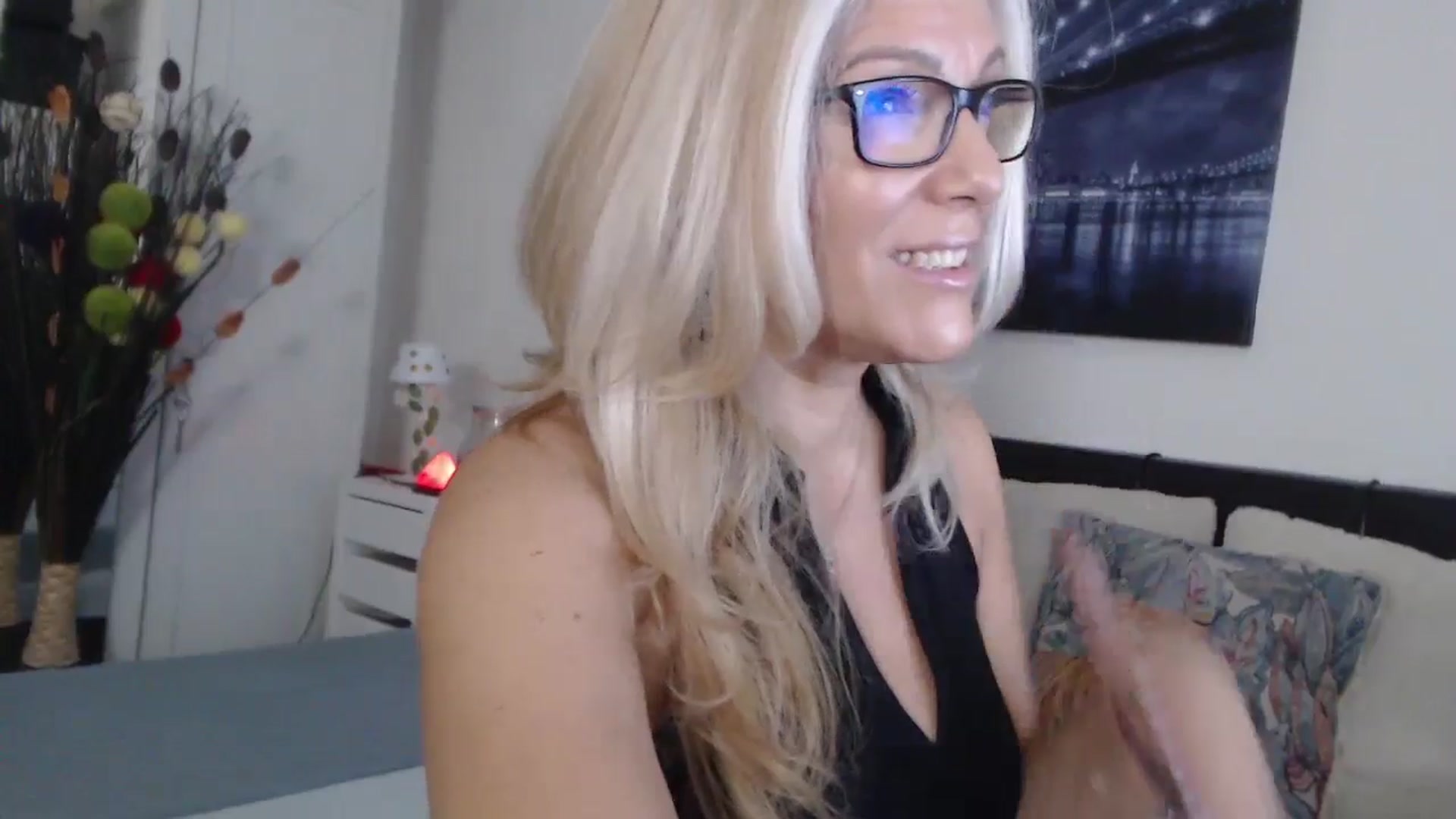 Gallery image thumbnail from Reeya71's myfreecams stream on, 10/25/2024, 06:21 image 14 of 20