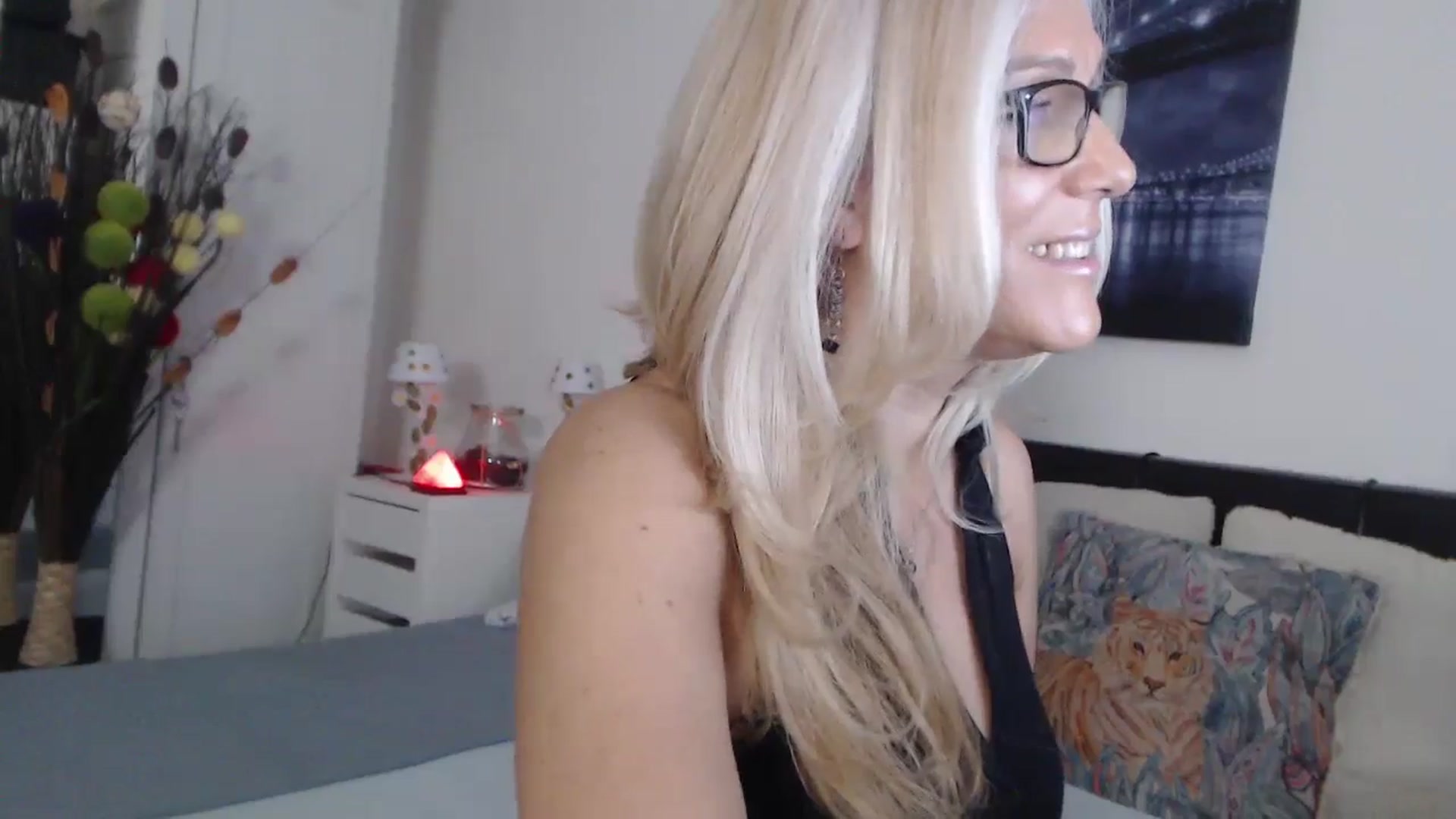 Gallery image thumbnail from Reeya71's myfreecams stream on, 10/25/2024, 06:21 image 10 of 20