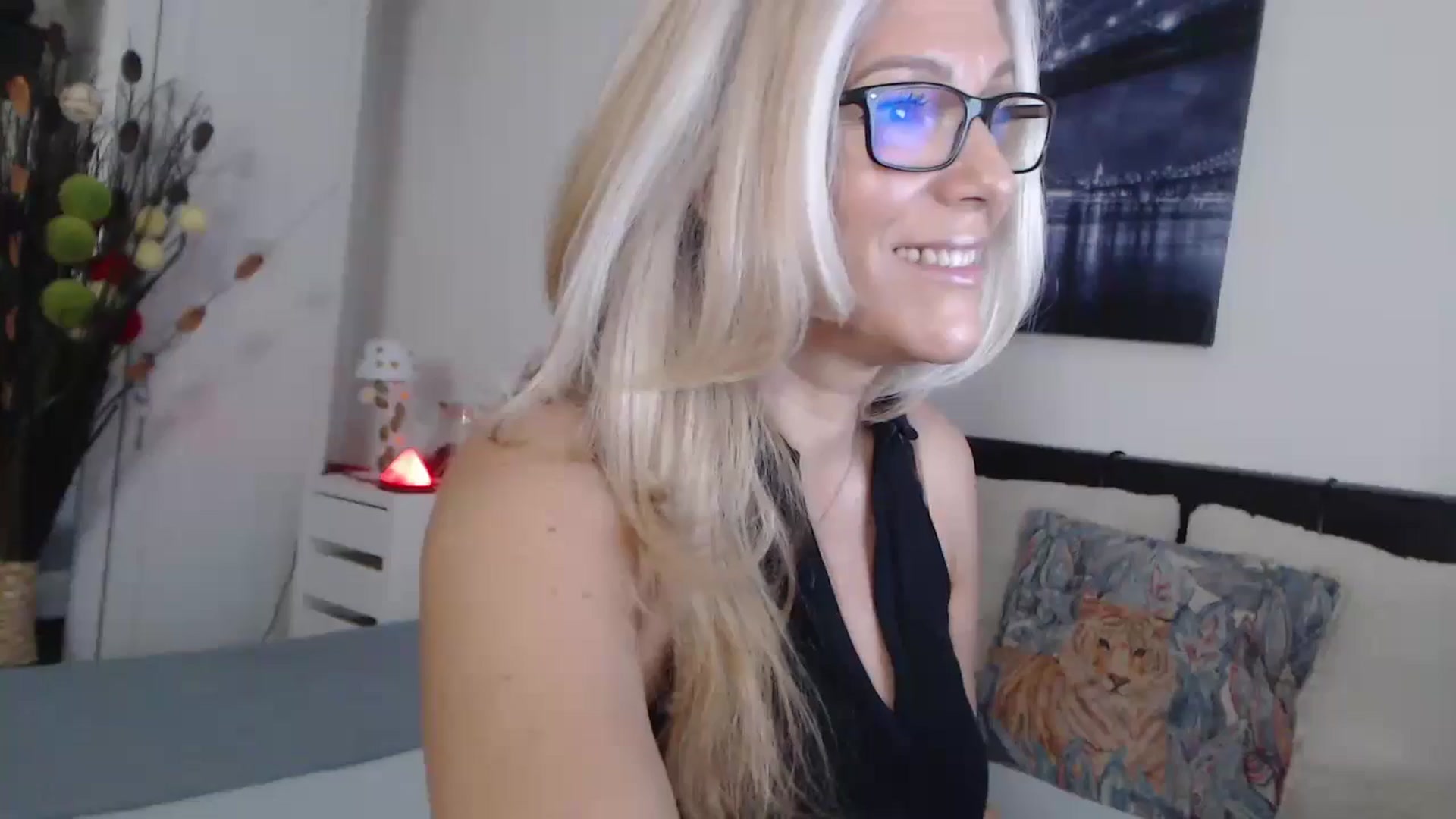 Gallery image thumbnail from Reeya71's myfreecams stream on, 10/25/2024, 06:21 image 1 of 20