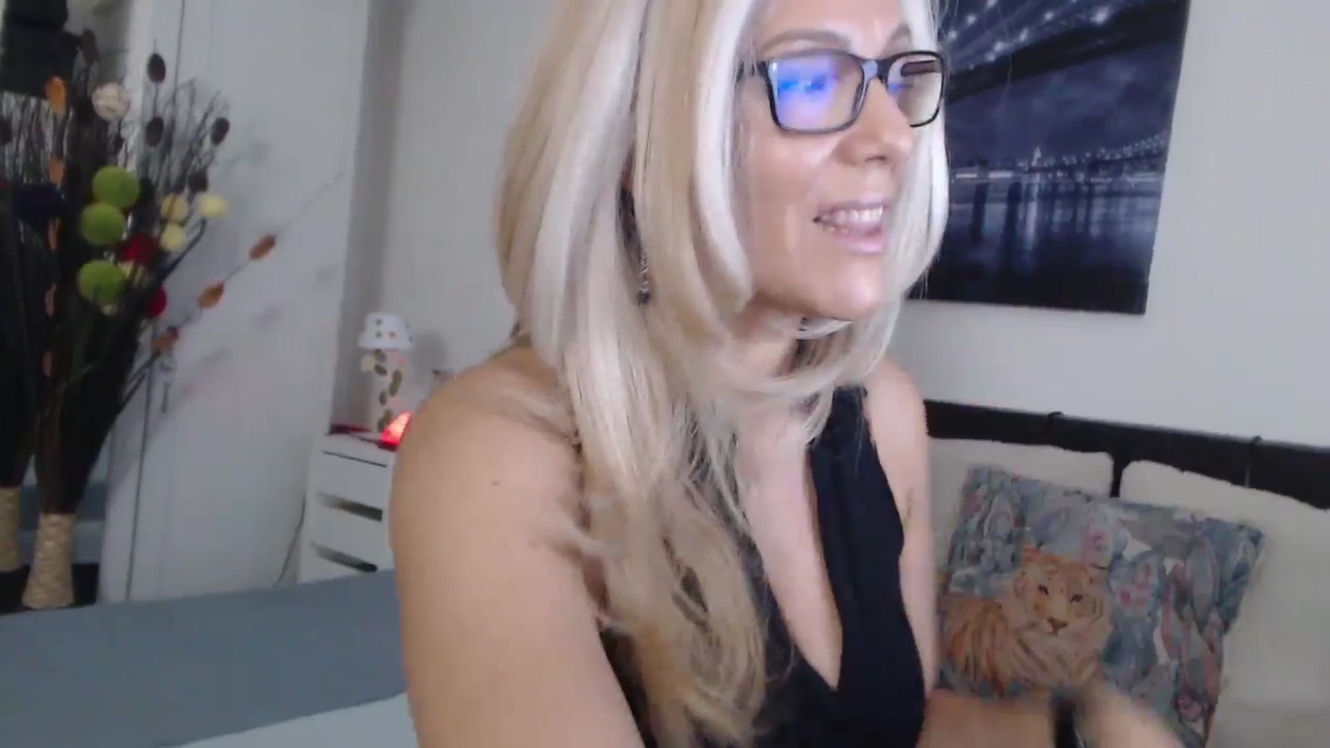 Gallery image thumbnail from Reeya71's myfreecams stream on, 10/25/2024, 06:21 image 19 of 20
