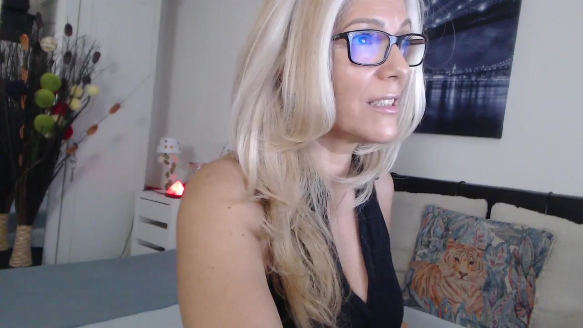 Gallery image thumbnail from Reeya71's myfreecams stream on, 10/25/2024, 06:21 image 20 of 20