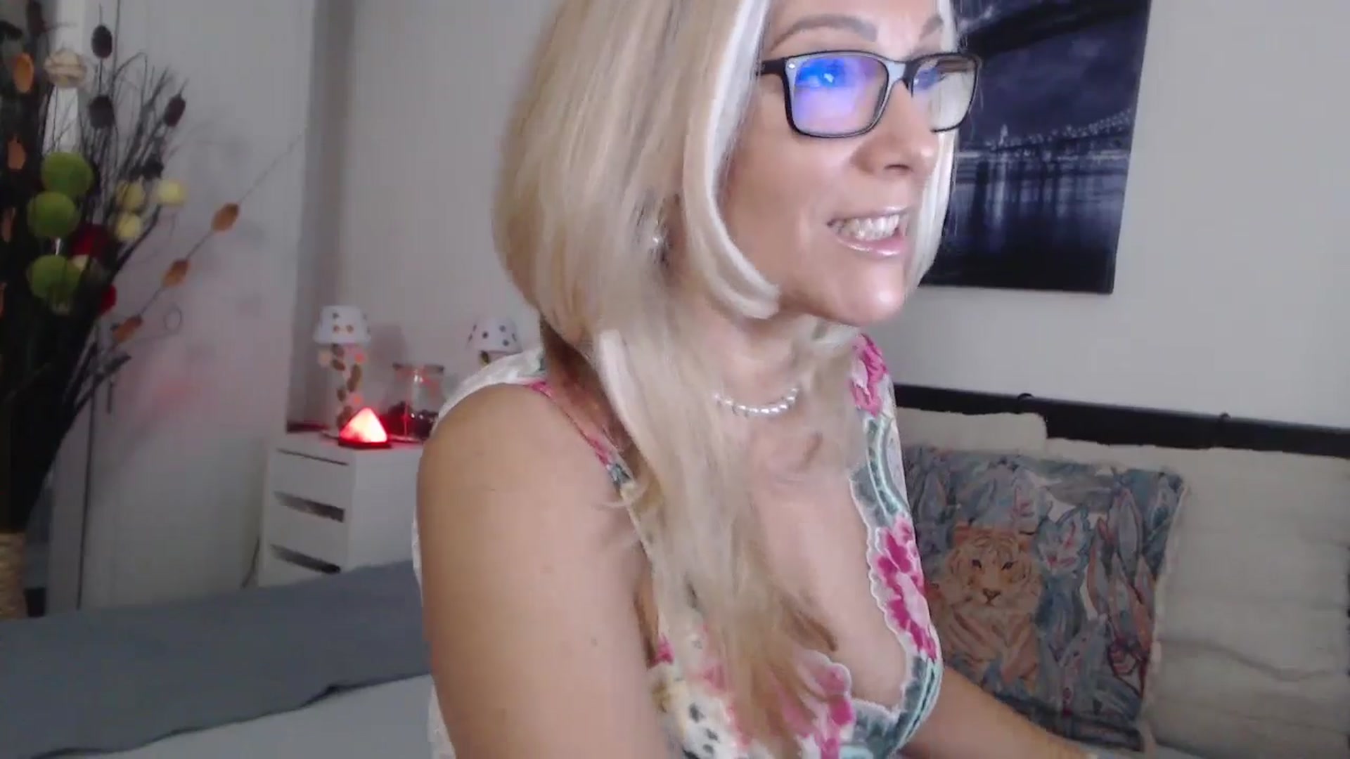 Gallery image thumbnail from Reeya71's myfreecams stream on, 10/26/2024, 01:09 image 13 of 20