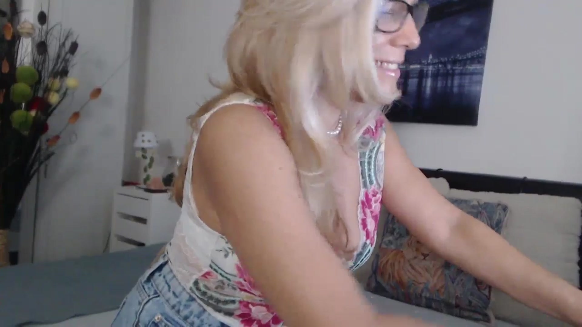 Gallery image thumbnail from Reeya71's myfreecams stream on, 10/26/2024, 01:09 image 18 of 20