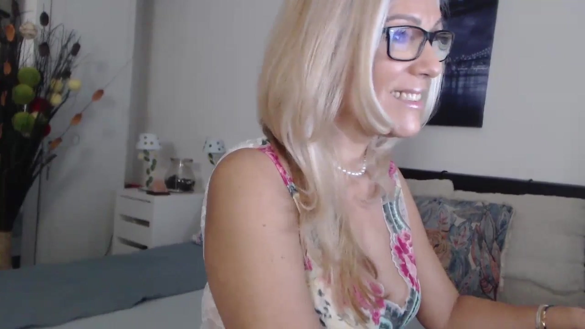 Gallery image thumbnail from Reeya71's myfreecams stream on, 10/26/2024, 01:09 image 12 of 20