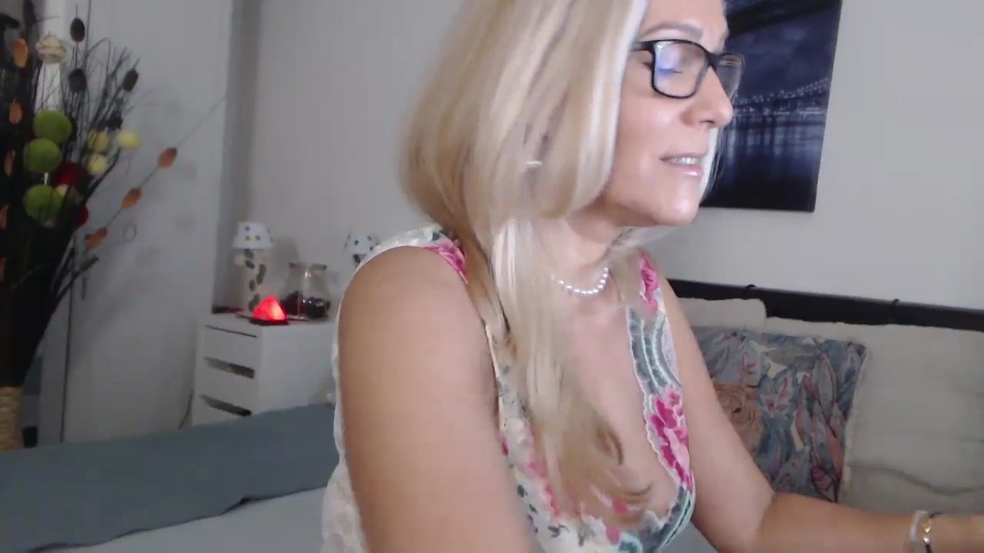 Gallery image thumbnail from Reeya71's myfreecams stream on, 10/26/2024, 01:09 image 3 of 20