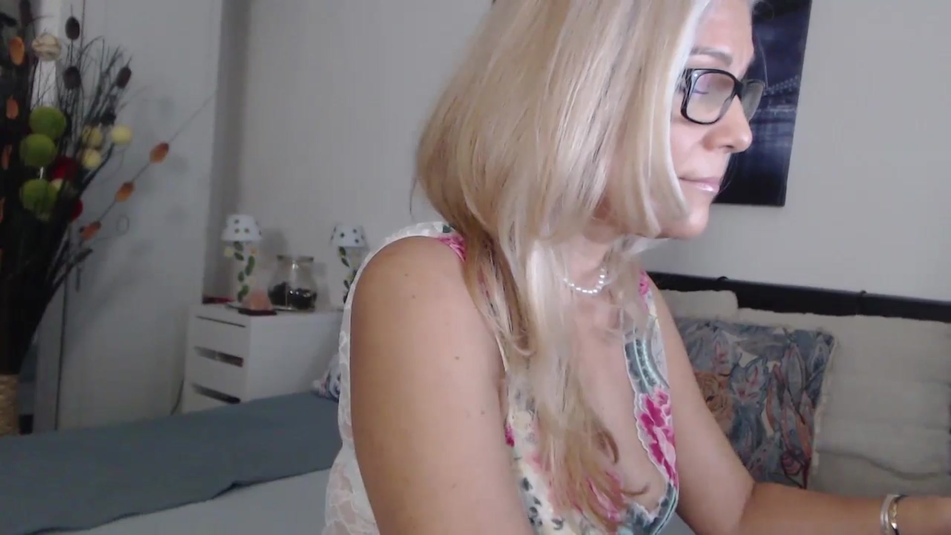 Gallery image thumbnail from Reeya71's myfreecams stream on, 10/26/2024, 01:09 image 10 of 20
