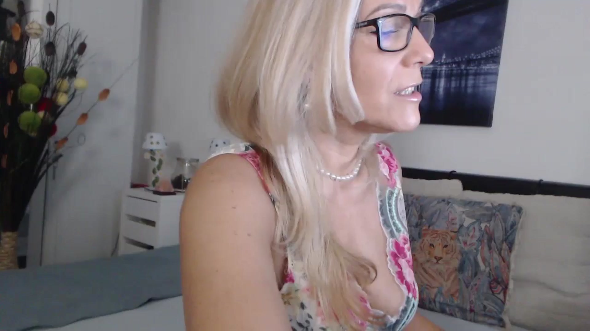 Gallery image thumbnail from Reeya71's myfreecams stream on, 10/26/2024, 01:09 image 1 of 20