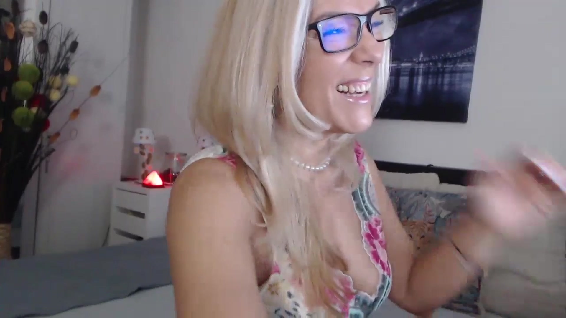 Gallery image thumbnail from Reeya71's myfreecams stream on, 10/26/2024, 01:09 image 11 of 20
