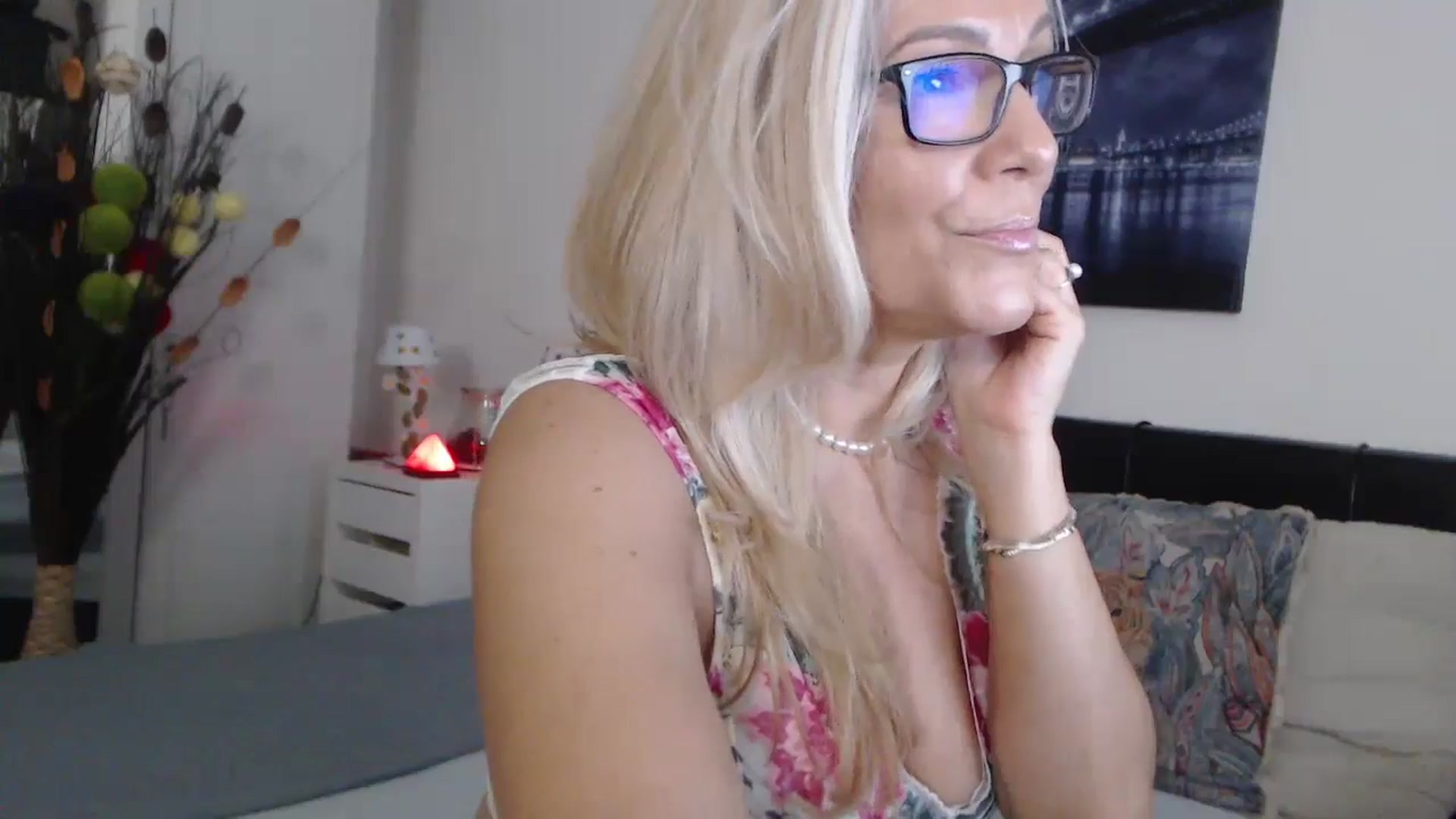 Gallery image thumbnail from Reeya71's myfreecams stream on, 10/26/2024, 04:11 image 12 of 20