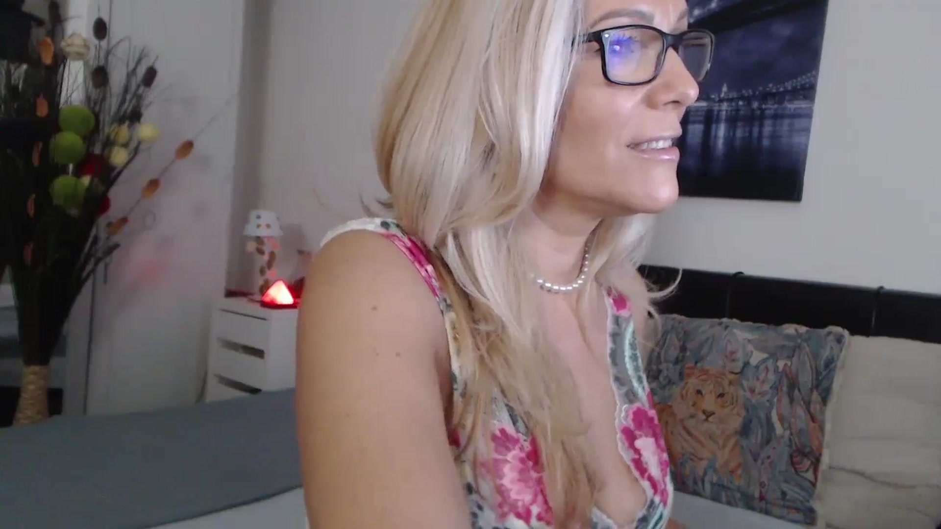 Gallery image thumbnail from Reeya71's myfreecams stream on, 10/26/2024, 04:11 image 8 of 20
