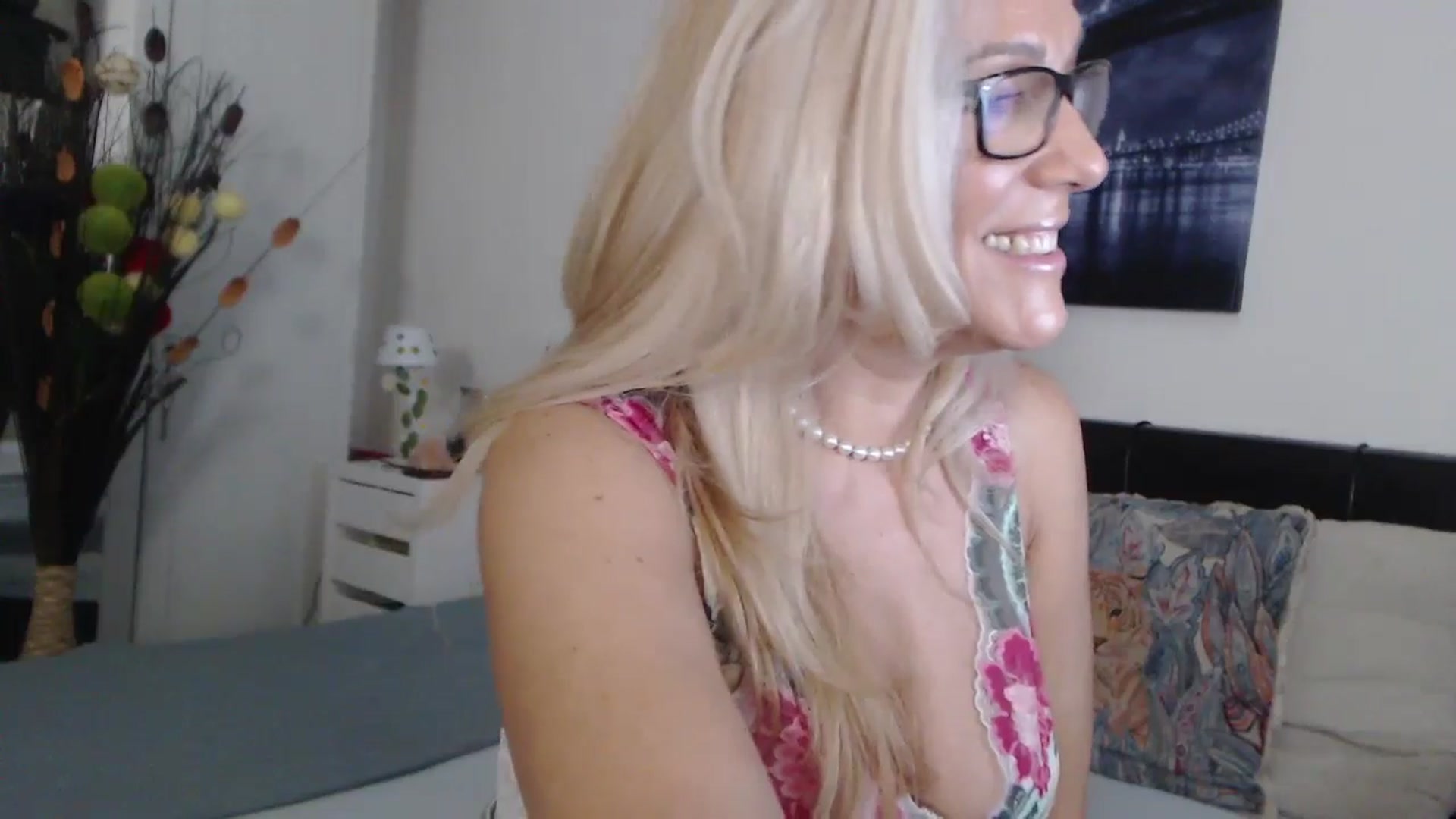 Gallery image thumbnail from Reeya71's myfreecams stream on, 10/26/2024, 04:11 image 19 of 20