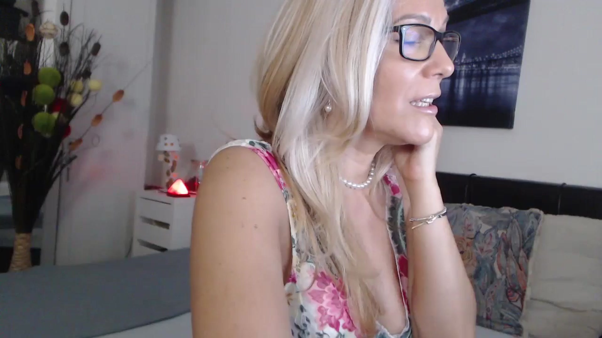 Gallery image thumbnail from Reeya71's myfreecams stream on, 10/26/2024, 04:11 image 1 of 20