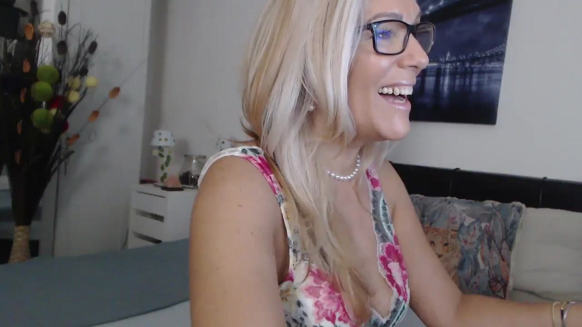 Gallery image thumbnail from Reeya71's myfreecams stream on, 10/26/2024, 04:11 image 4 of 20