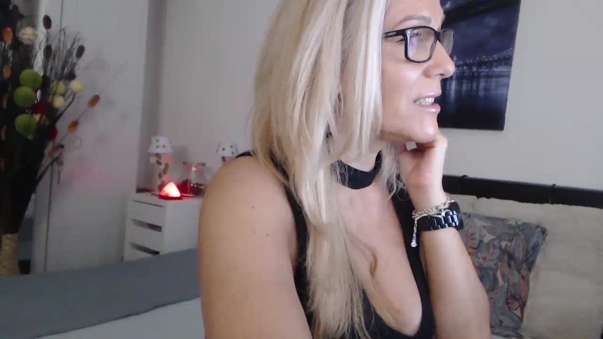 Gallery image thumbnail from Reeya71's myfreecams stream on, 10/28/2024, 01:34 image 14 of 20