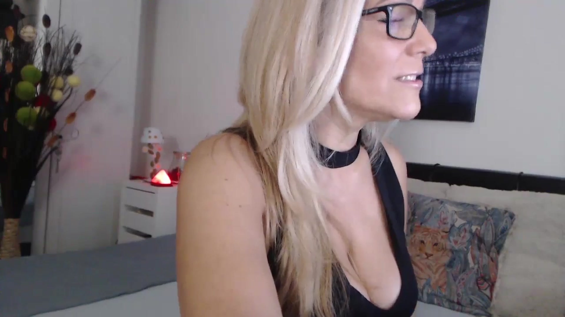 Gallery image thumbnail from Reeya71's myfreecams stream on, 10/28/2024, 01:34 image 5 of 20