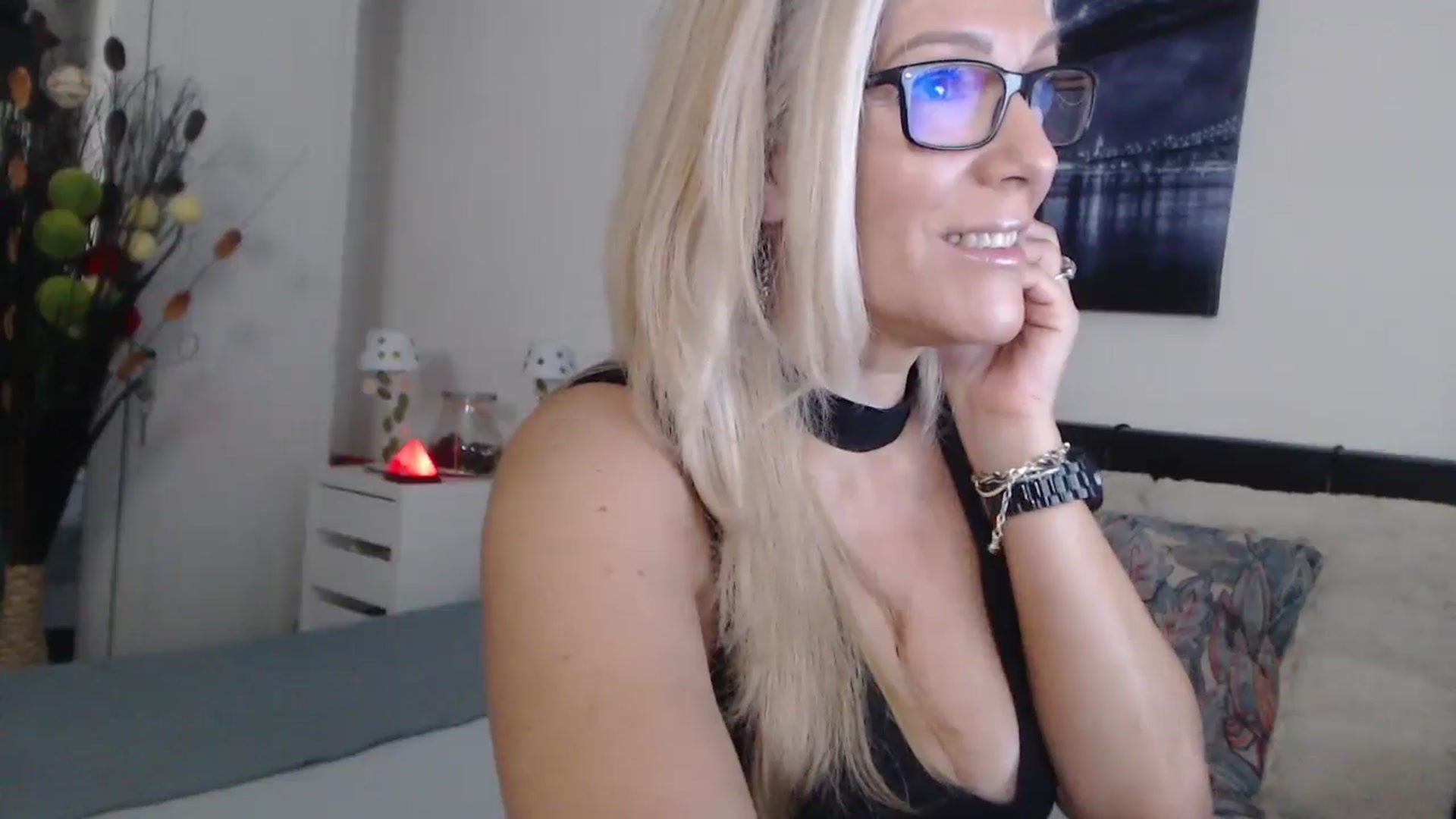 Gallery image thumbnail from Reeya71's myfreecams stream on, 10/28/2024, 01:34 image 12 of 20