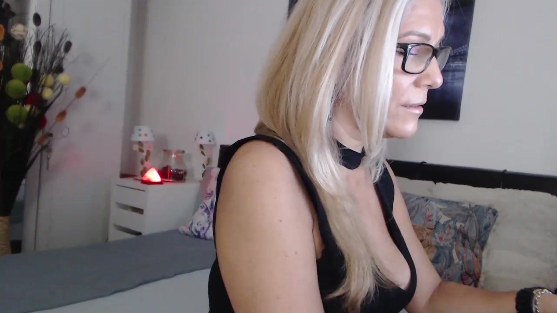 Gallery image thumbnail from Reeya71's myfreecams stream on, 10/28/2024, 02:20 image 8 of 20