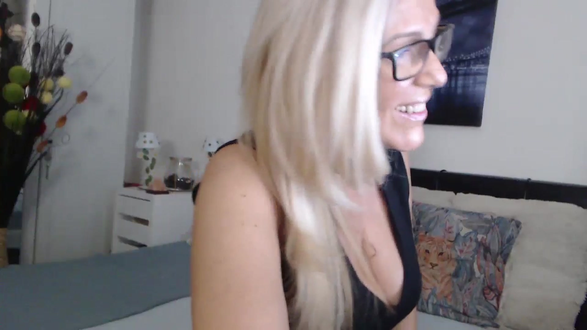 Gallery image thumbnail from Reeya71's myfreecams stream on, 10/28/2024, 03:55 image 15 of 20