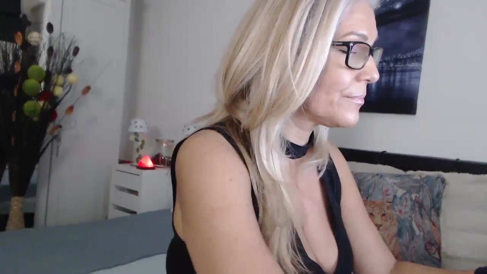 Gallery image thumbnail from Reeya71's myfreecams stream on, 10/28/2024, 05:28 image 18 of 20