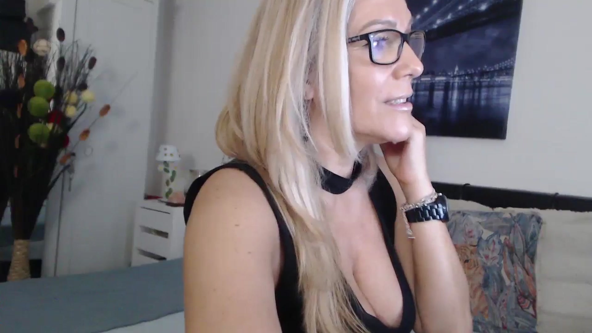 Gallery image thumbnail from Reeya71's myfreecams stream on, 10/28/2024, 05:28 image 10 of 20