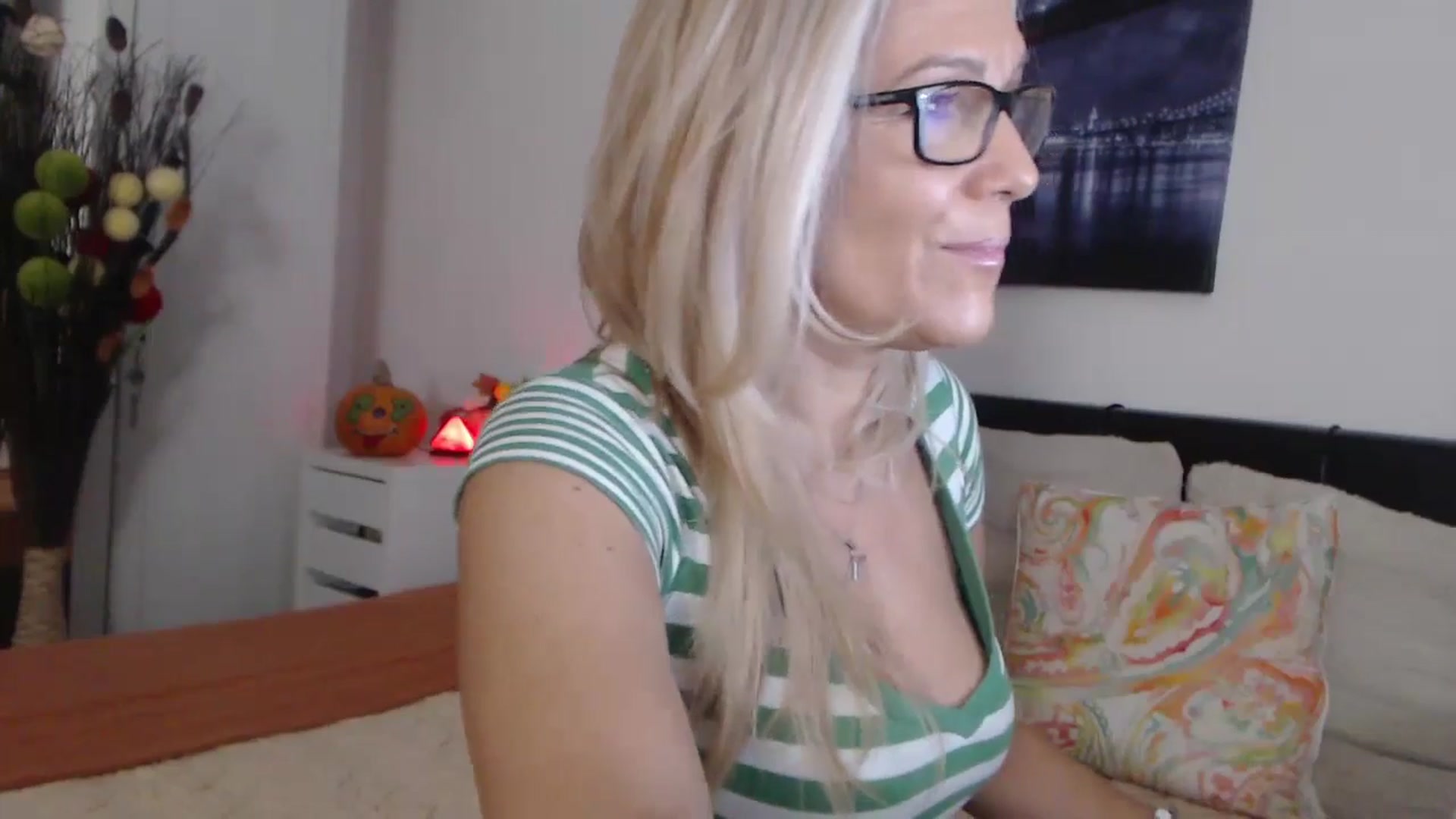 Gallery image thumbnail from Reeya71's myfreecams stream on, 10/29/2024, 02:16 image 9 of 20