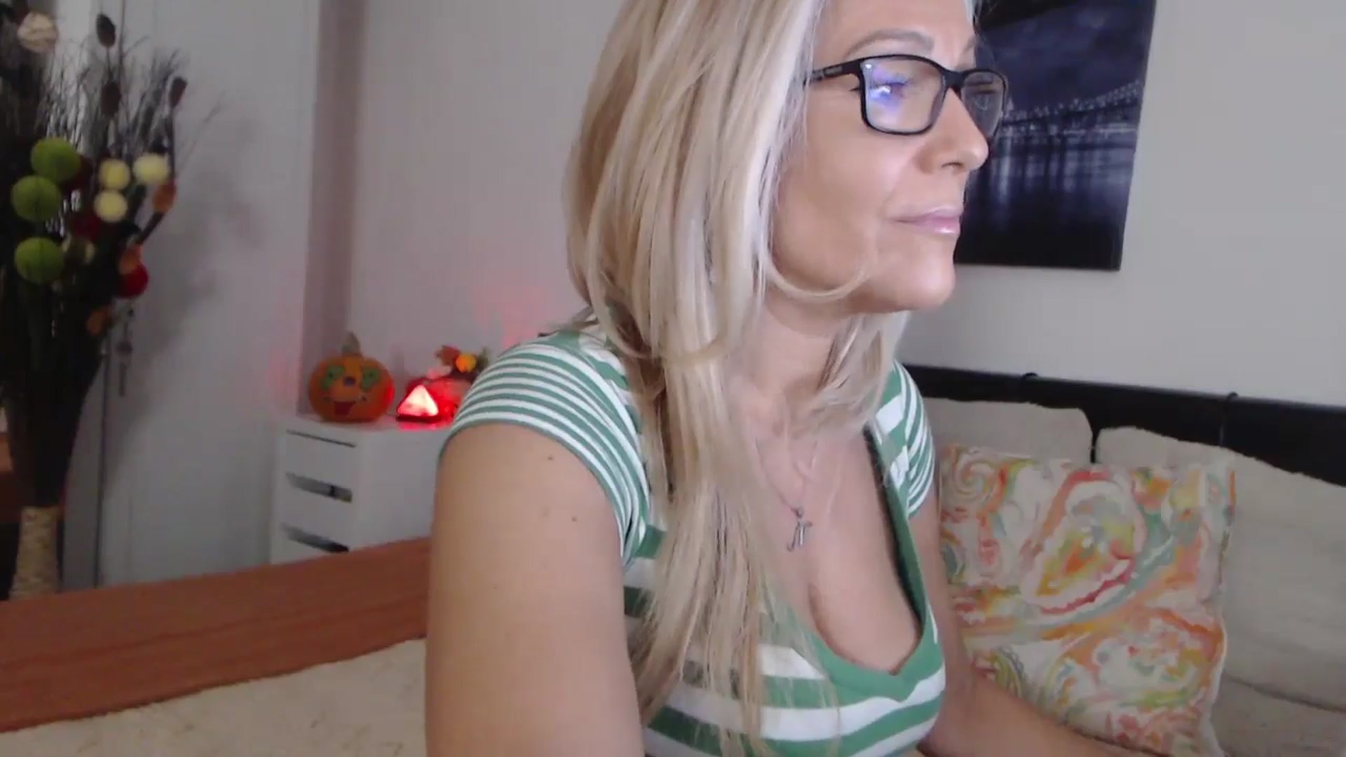 Gallery image thumbnail from Reeya71's myfreecams stream on, 10/29/2024, 02:16 image 13 of 20