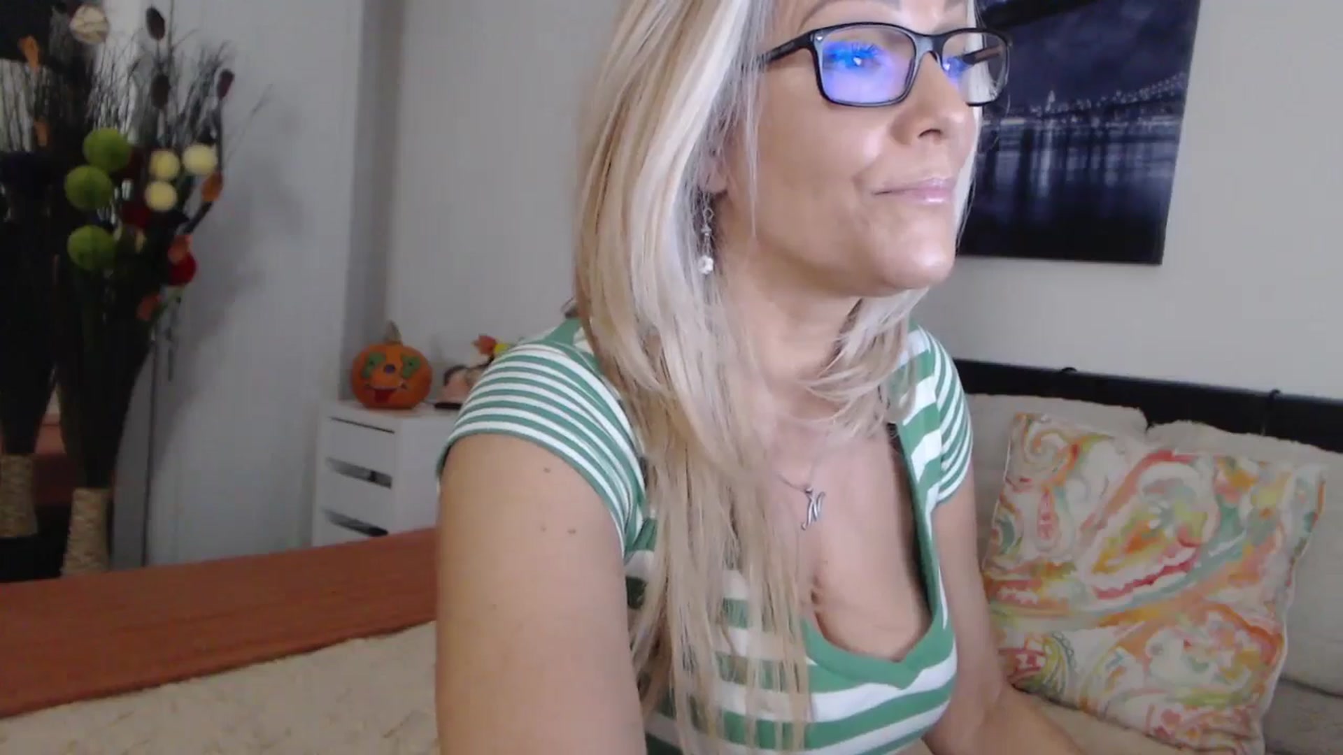 Gallery image thumbnail from Reeya71's myfreecams stream on, 10/29/2024, 04:22 image 11 of 20