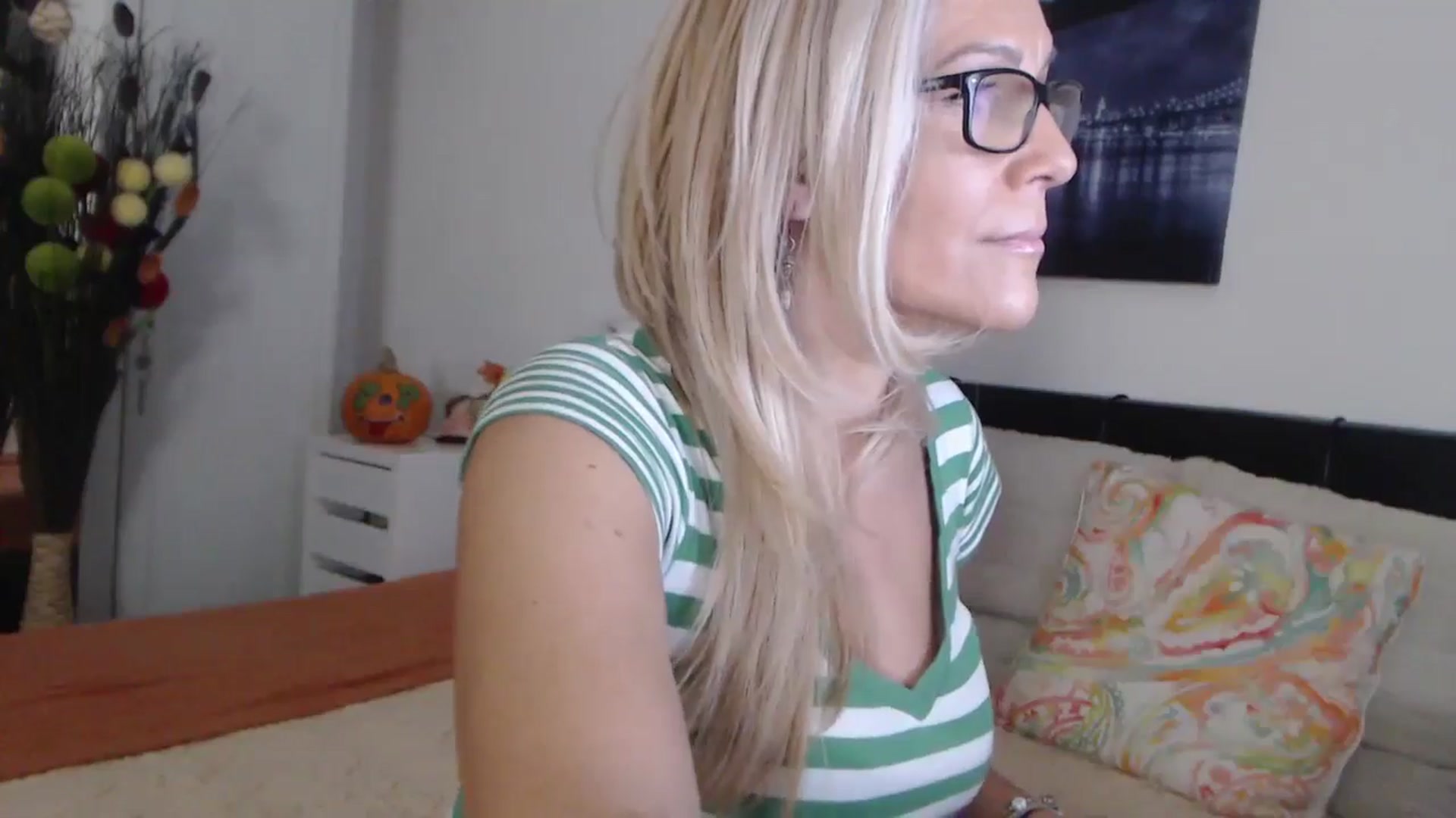 Gallery image thumbnail from Reeya71's myfreecams stream on, 10/29/2024, 05:26 image 19 of 20