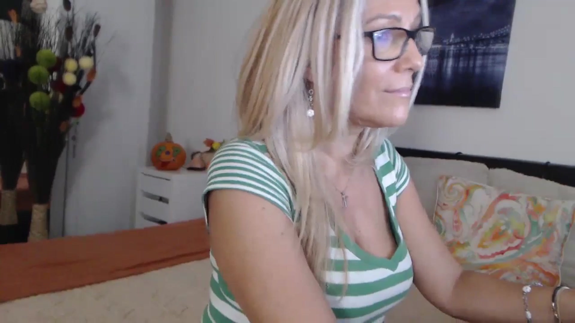 Gallery image thumbnail from Reeya71's myfreecams stream on, 10/29/2024, 06:21 image 11 of 20