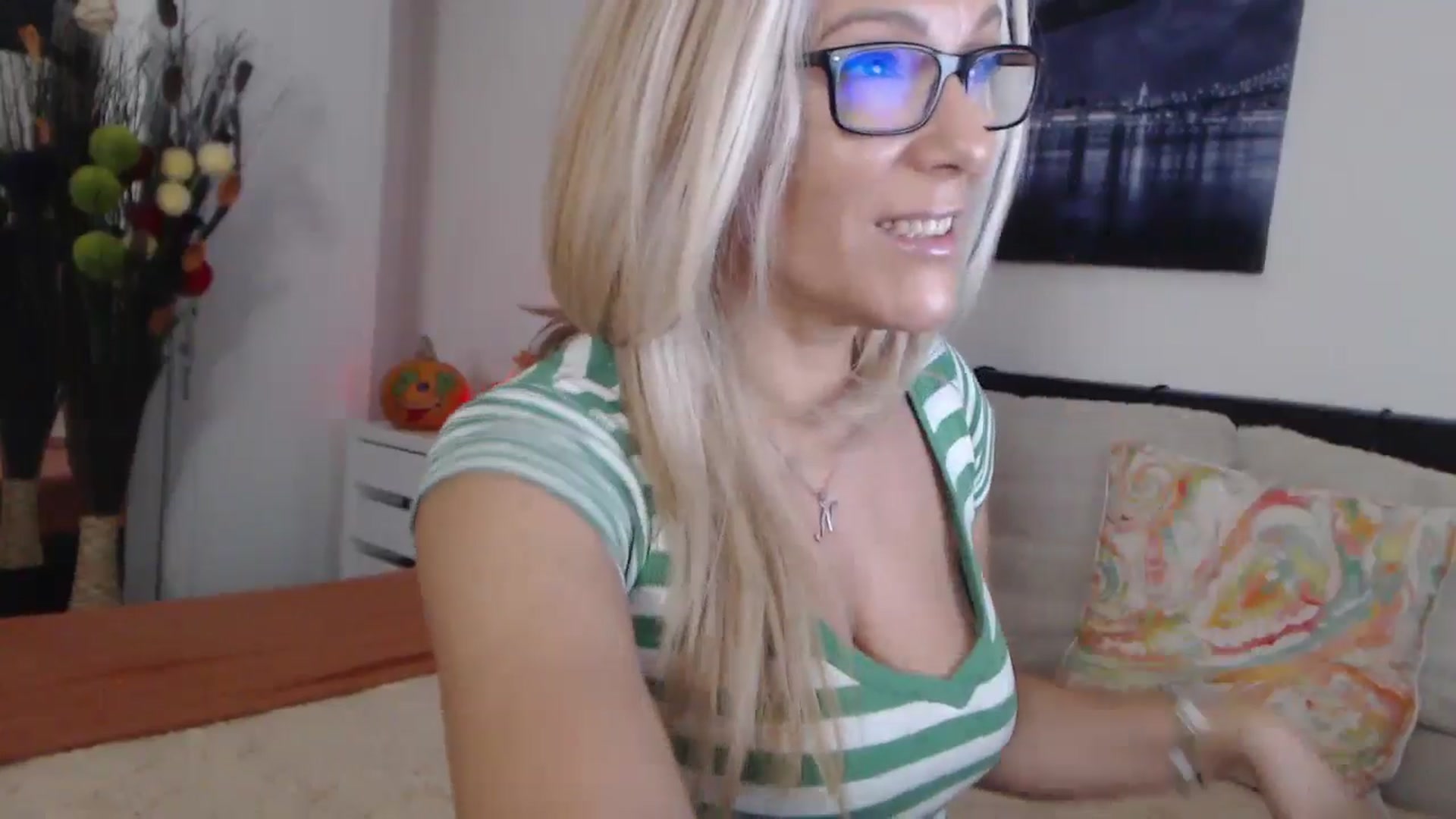 Gallery image thumbnail from Reeya71's myfreecams stream on, 10/29/2024, 06:21 image 3 of 20